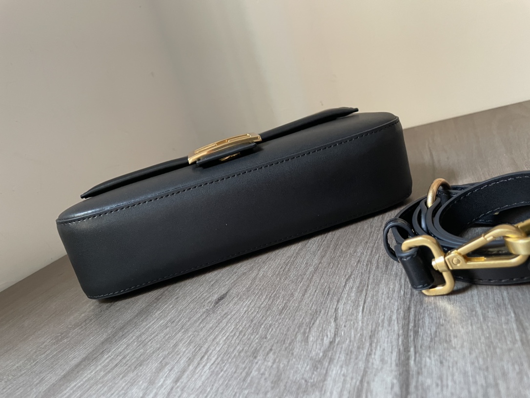 Bagsaaa F**di Baguette in Black 27*6*15cm