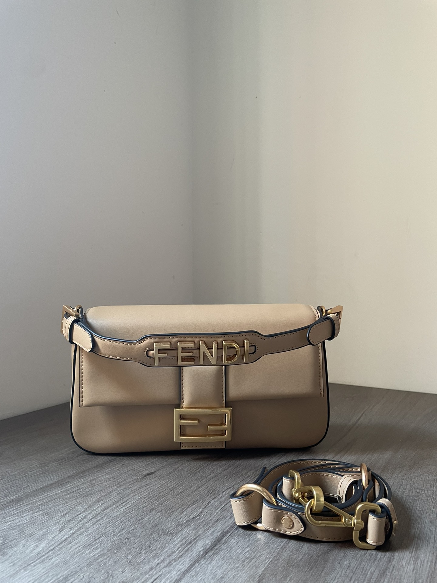 Bagsaaa F**di Baguette in Beige 27*6*15cm