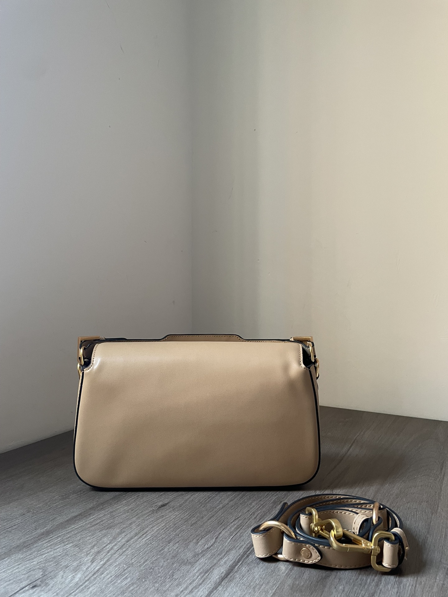 Bagsaaa F**di Baguette in Beige 27*6*15cm