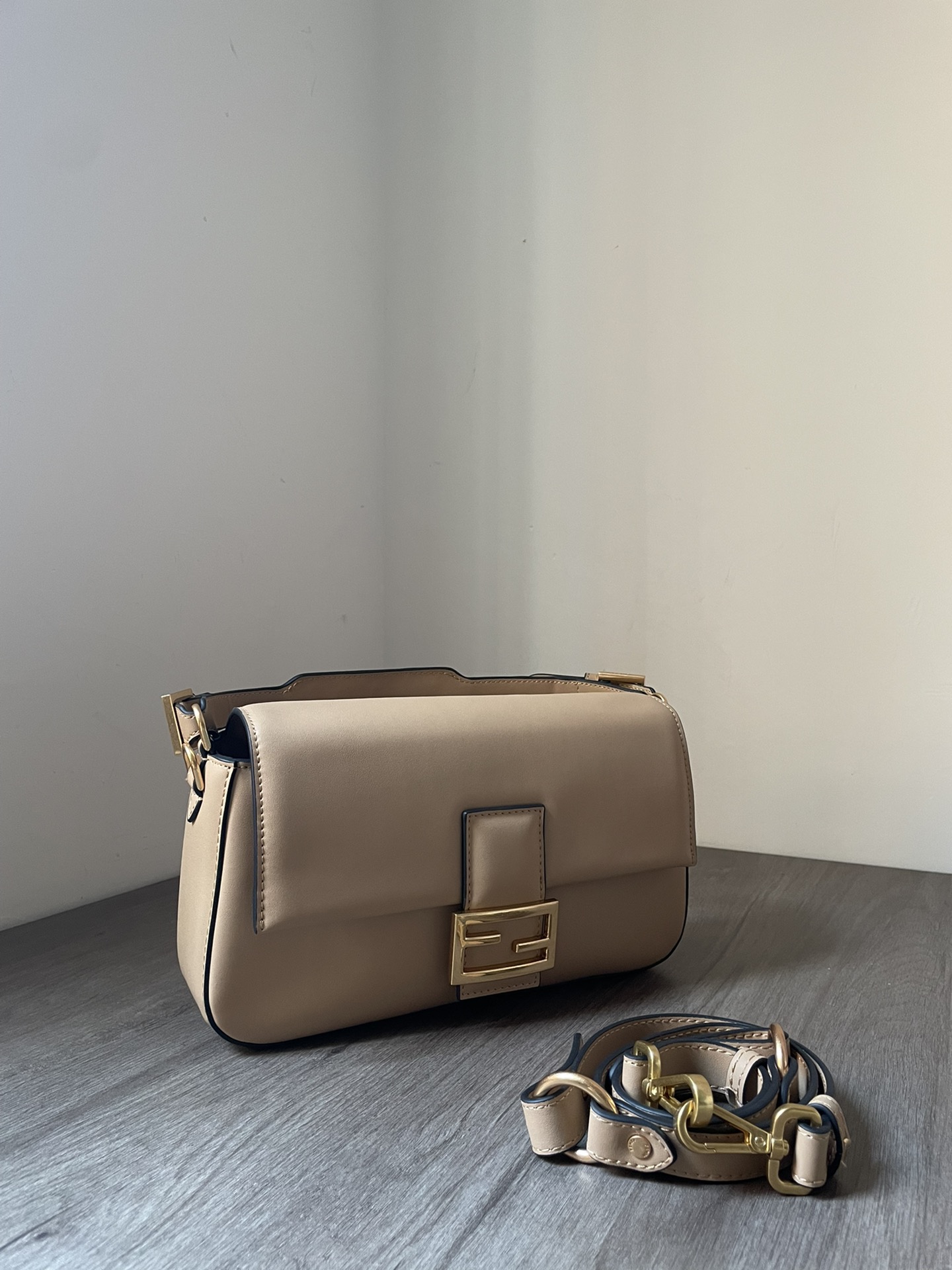 Bagsaaa F**di Baguette in Beige 27*6*15cm