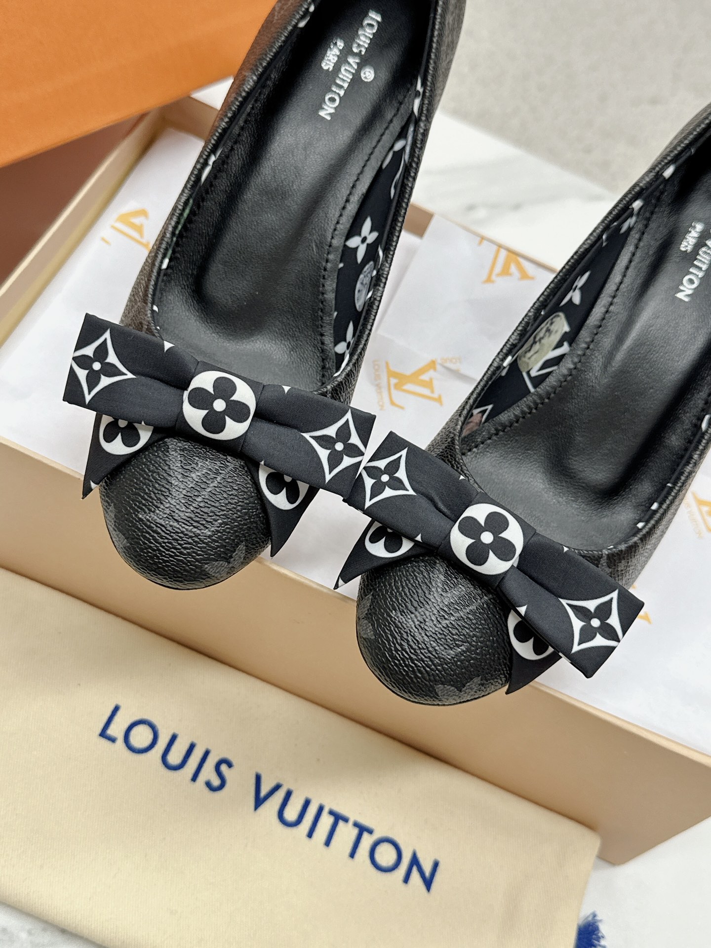 Bagsaaa L0vis Vvtt0n Monogram Canvas L0vise Bow Round Pumps Black