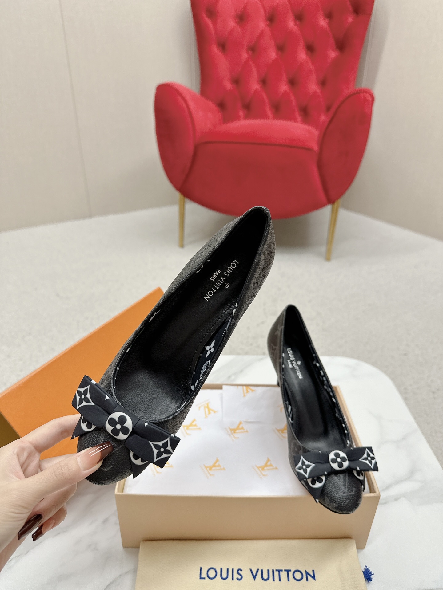 Bagsaaa L0vis Vvtt0n Monogram Canvas L0vise Bow Round Pumps Black
