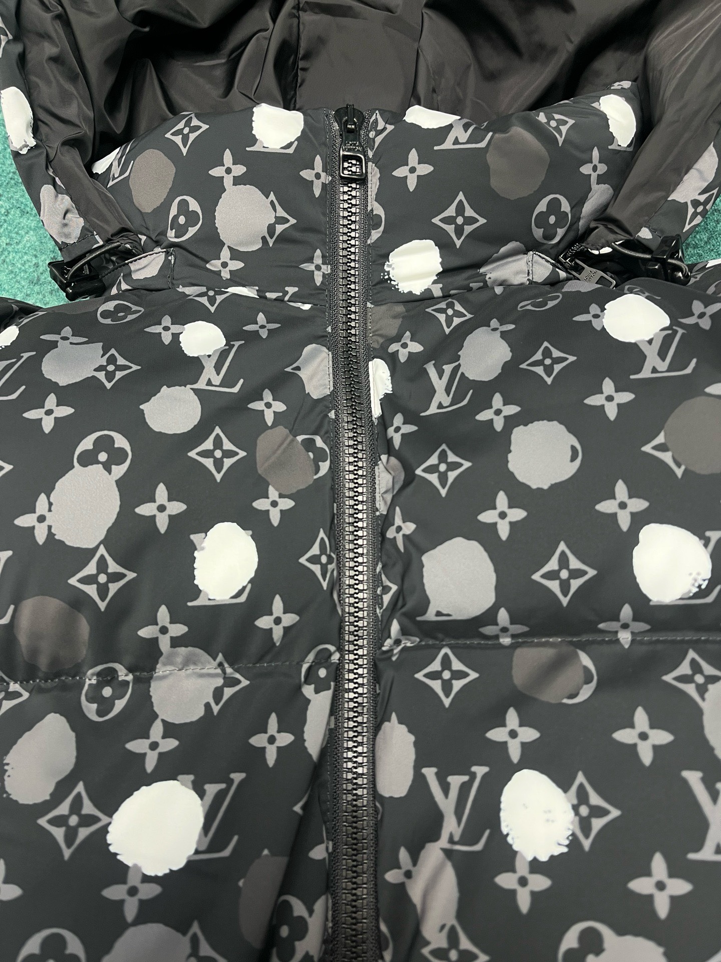 Bagsaaa L0vis Vvtt0n x YK Monogram Painted Dots Down Blouson