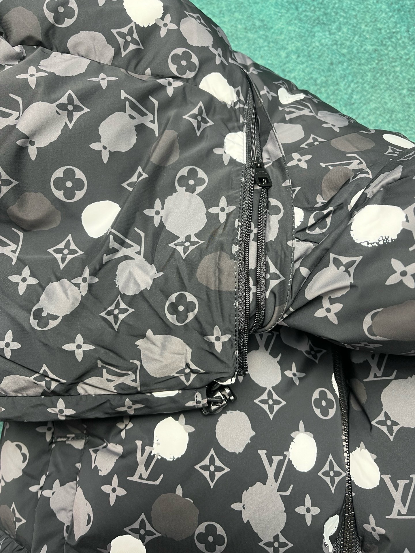 Bagsaaa L0vis Vvtt0n x YK Monogram Painted Dots Down Blouson