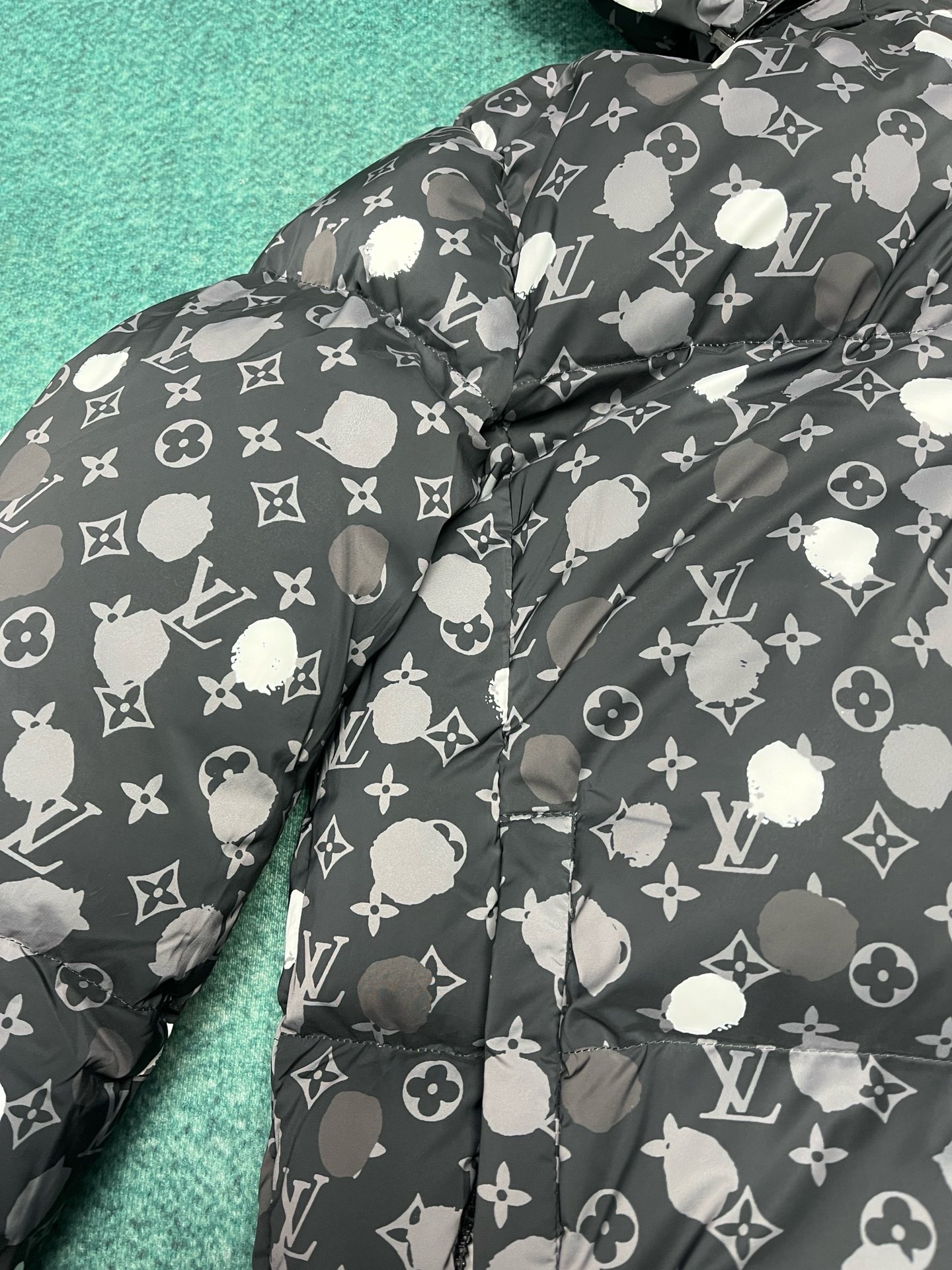 Bagsaaa L0vis Vvtt0n x YK Monogram Painted Dots Down Blouson