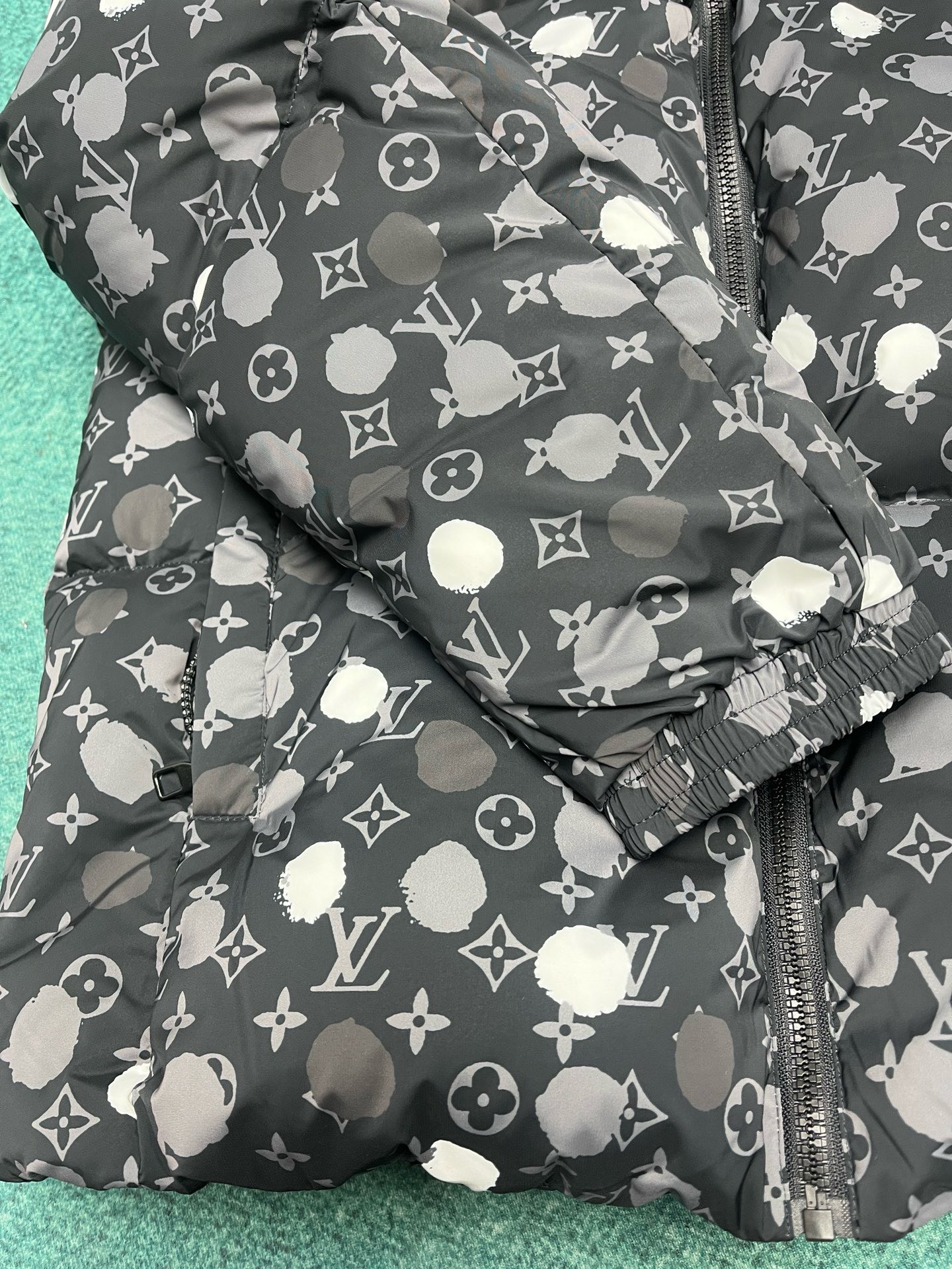 Bagsaaa L0vis Vvtt0n x YK Monogram Painted Dots Down Blouson