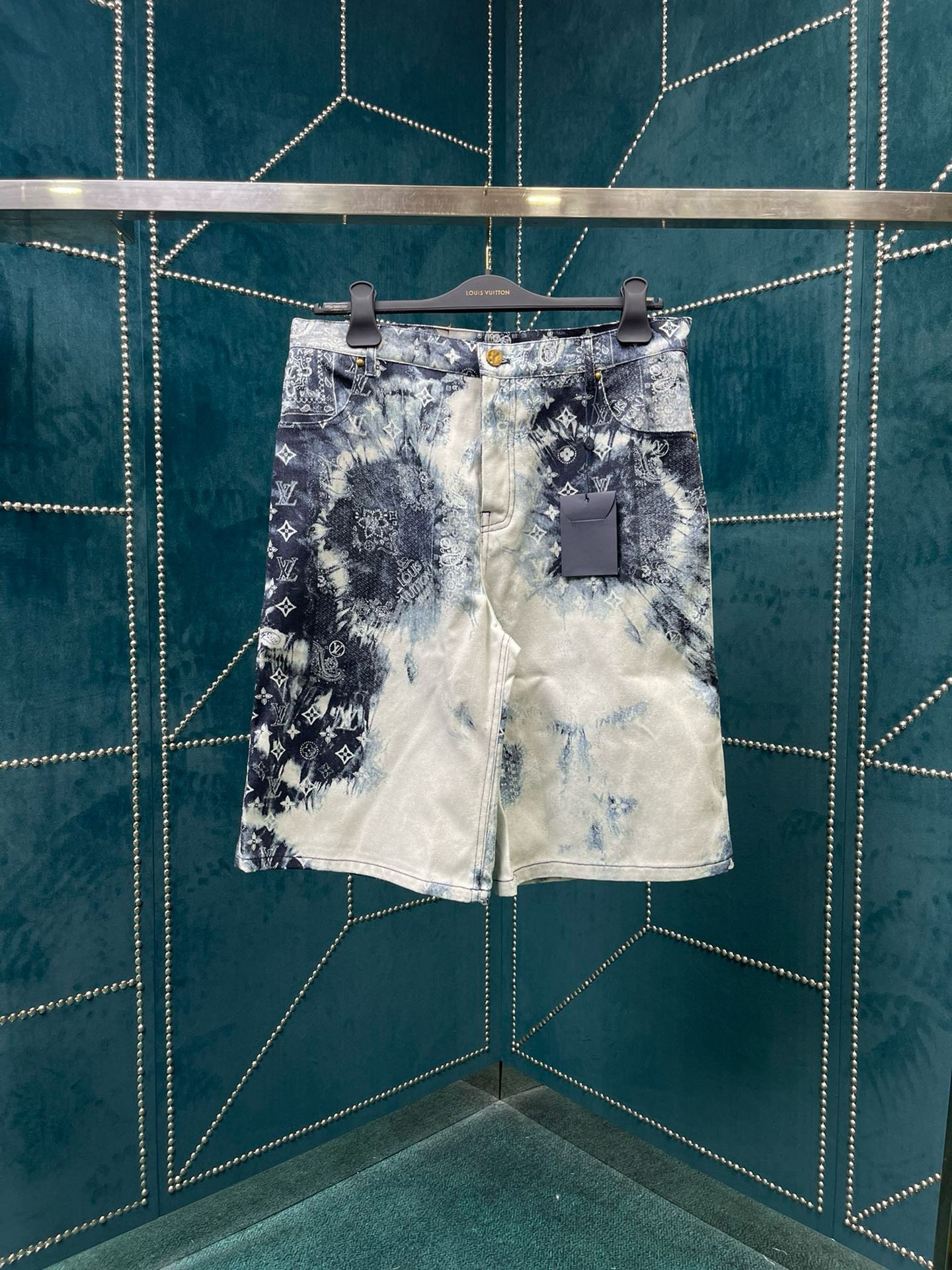 Bagsaaa L0vis Vvtt0n Monogram Bandana Short-Sleeved Denim Short