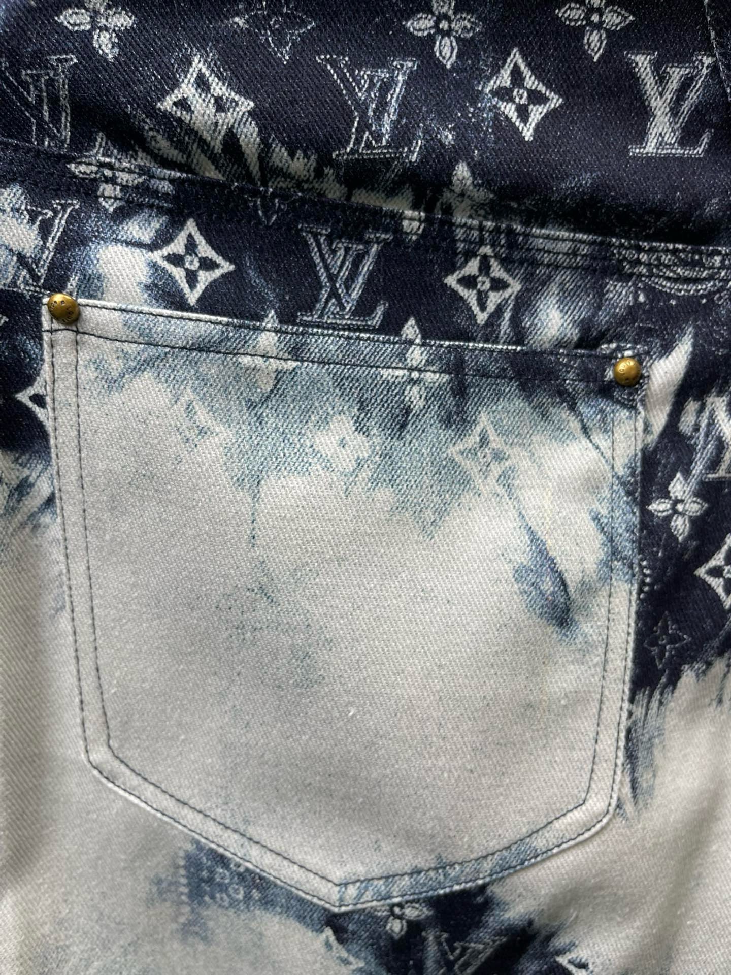 Bagsaaa L0vis Vvtt0n Monogram Bandana Short-Sleeved Denim Short