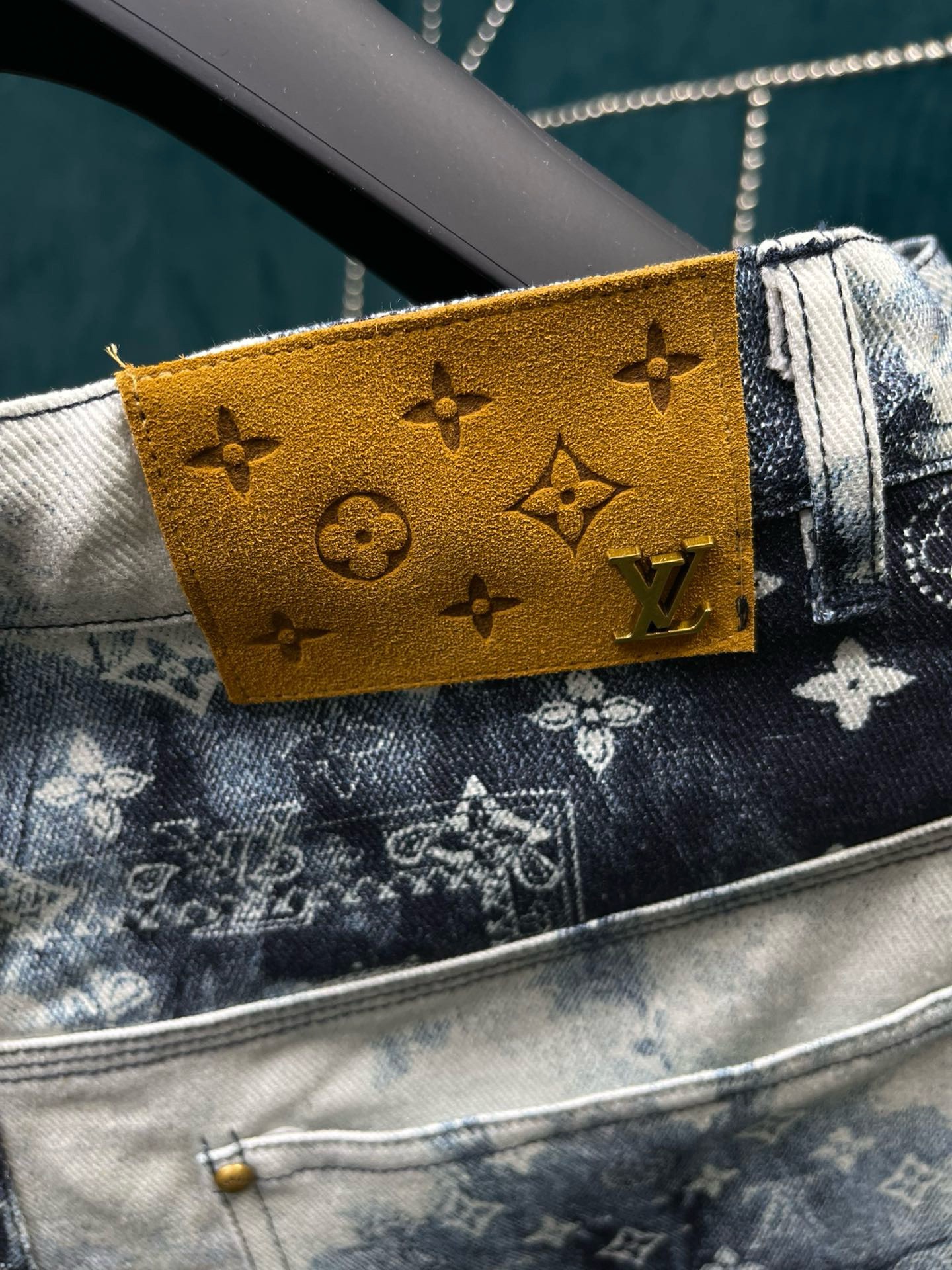 Bagsaaa L0vis Vvtt0n Monogram Bandana Short-Sleeved Denim Short