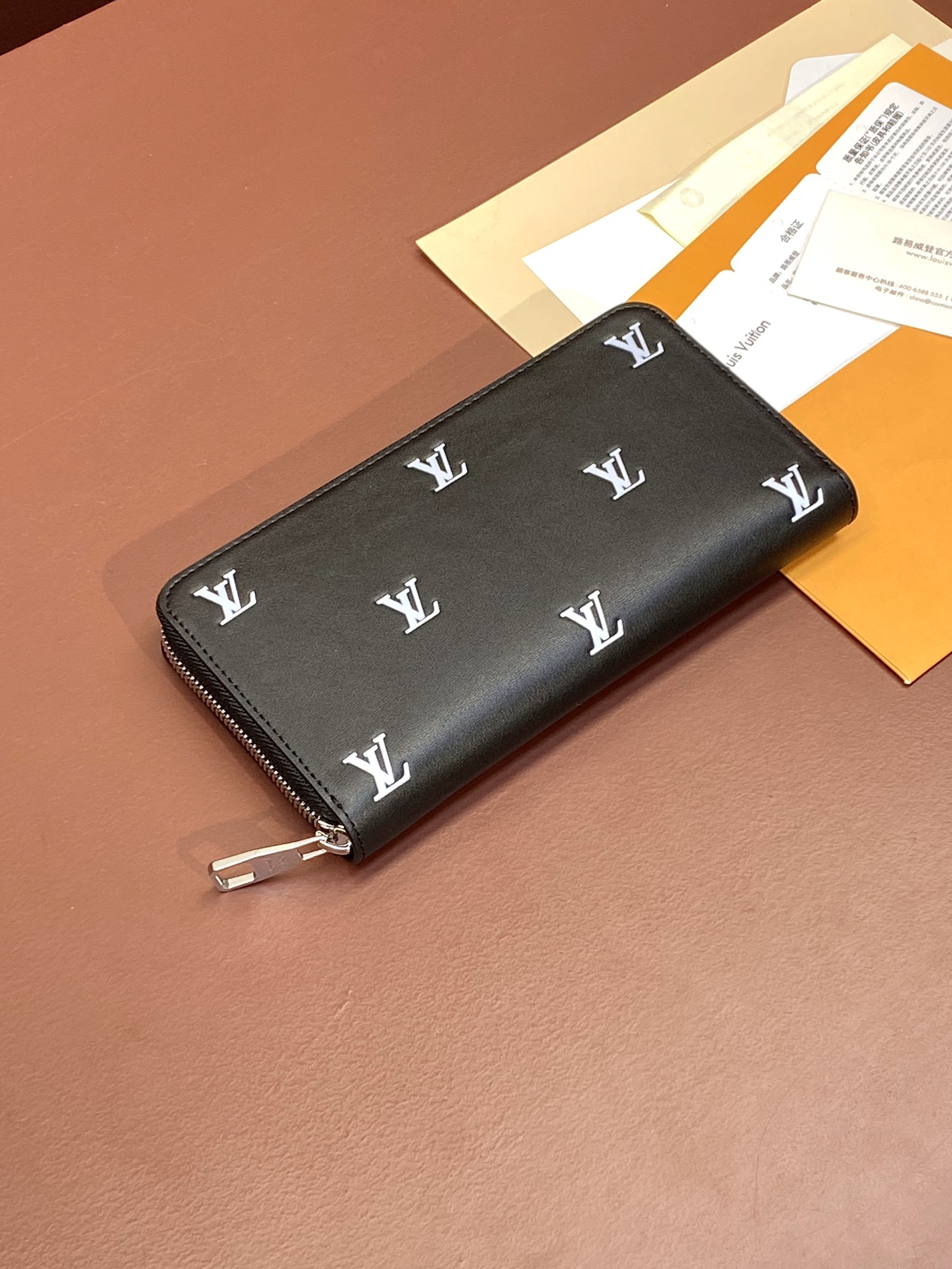 Bagsaaa L0vis Vvtt0n Zippy Black Wallet - 19.5*10.5*2.5CM