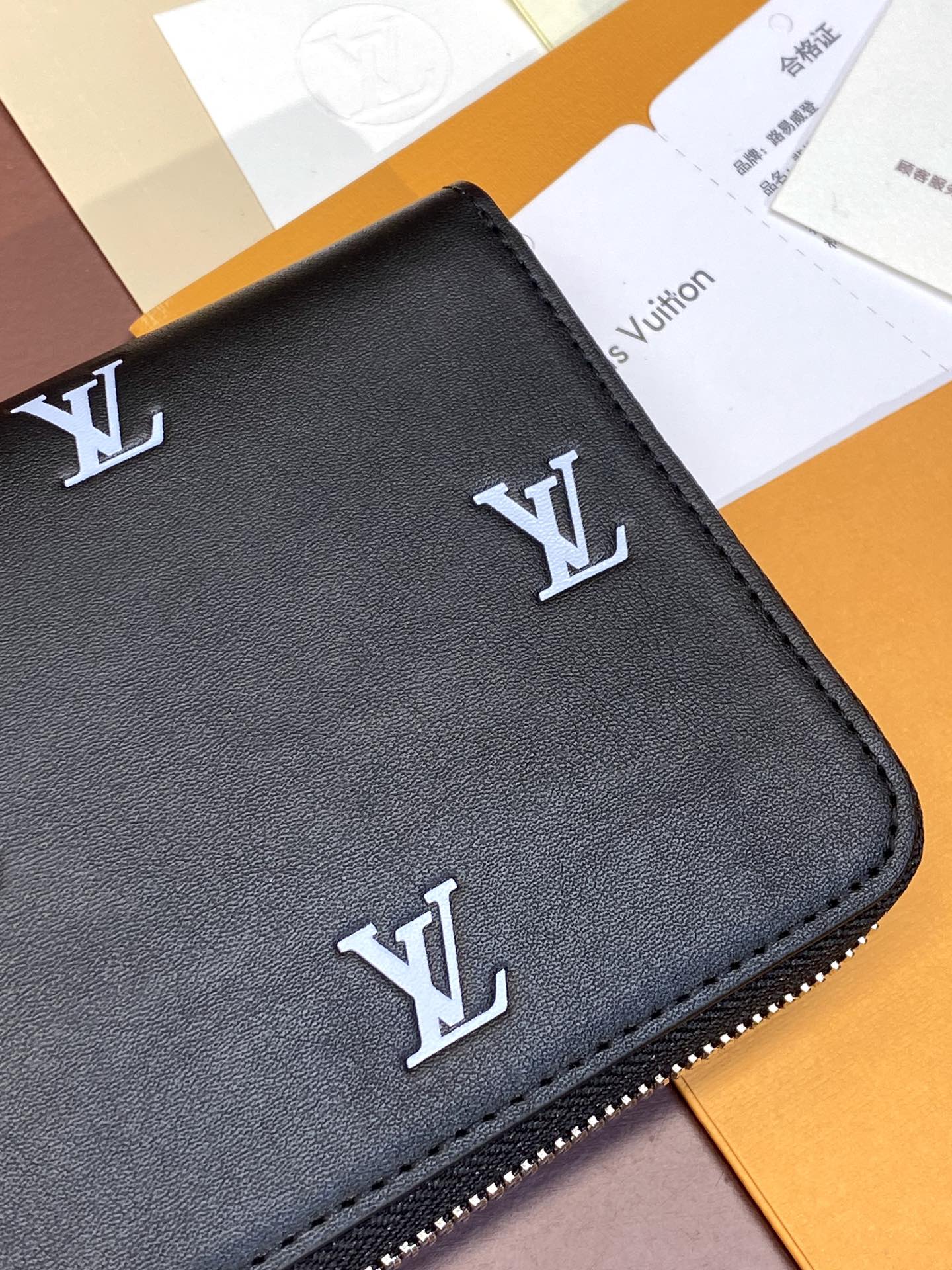 Bagsaaa L0vis Vvtt0n Zippy Black Wallet - 19.5*10.5*2.5CM