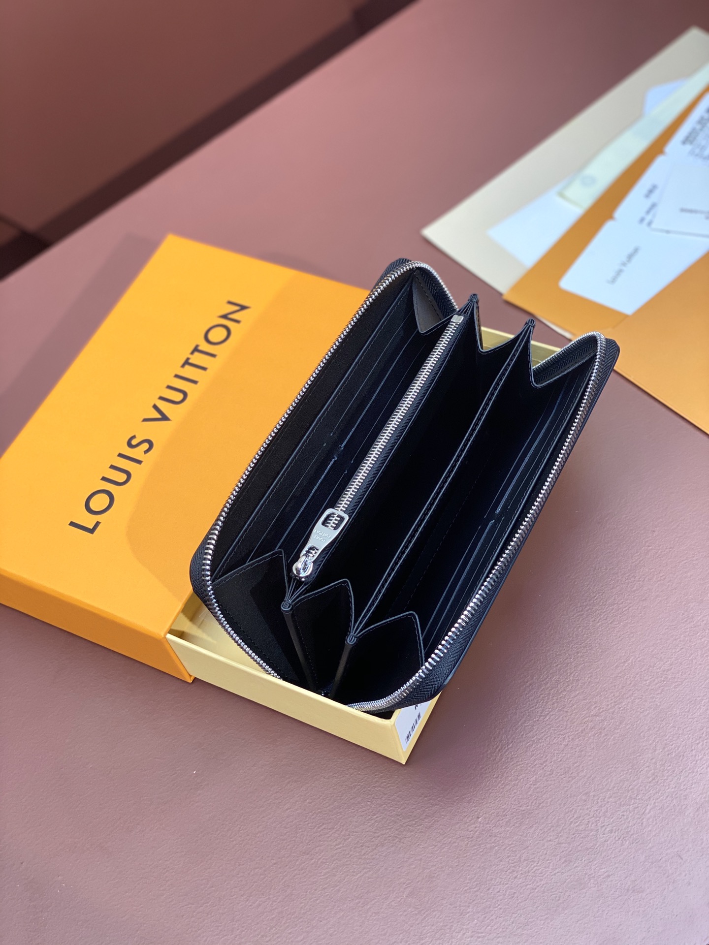 Bagsaaa L0vis Vvtt0n Zippy Black Wallet - 19.5*10.5*2.5CM