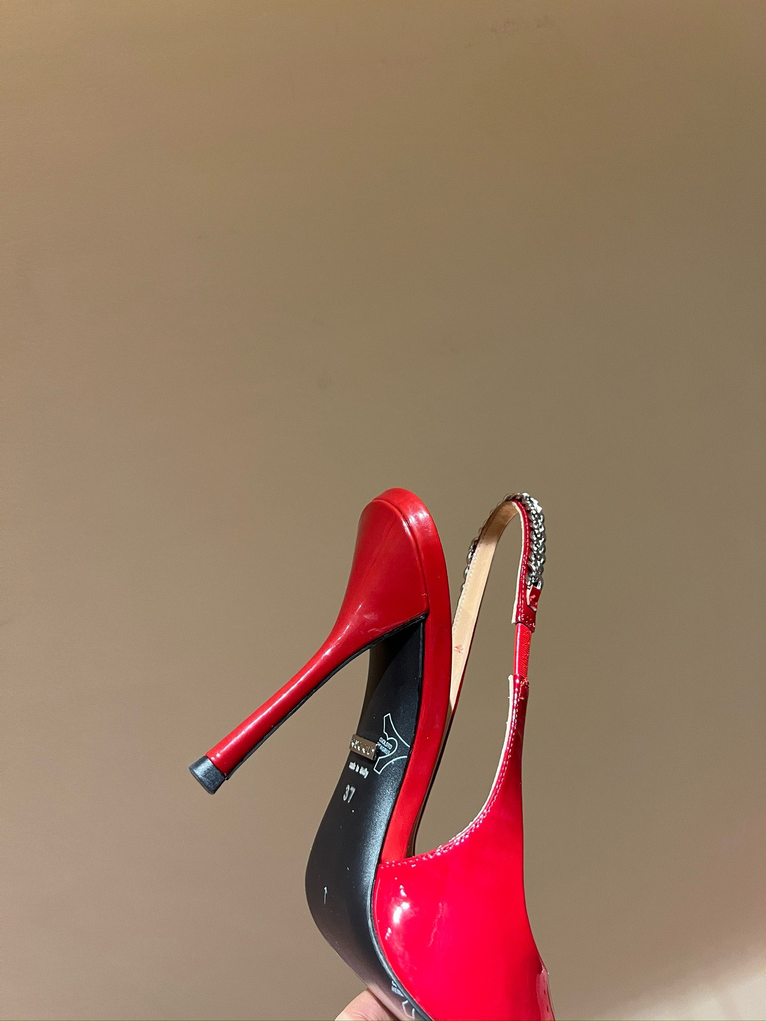 Bagsaaa Gvc*1 Pump In Red Patent