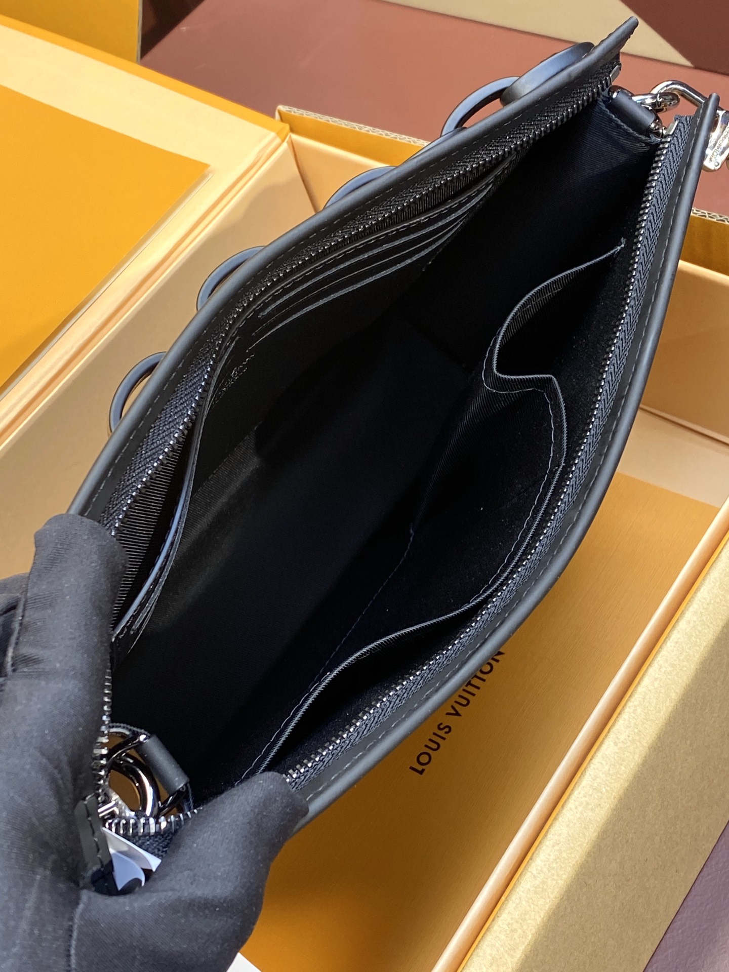 Bagsaaa L0vis Vvtt0n Toiletry Pouch With Strap Black - 26*20CM