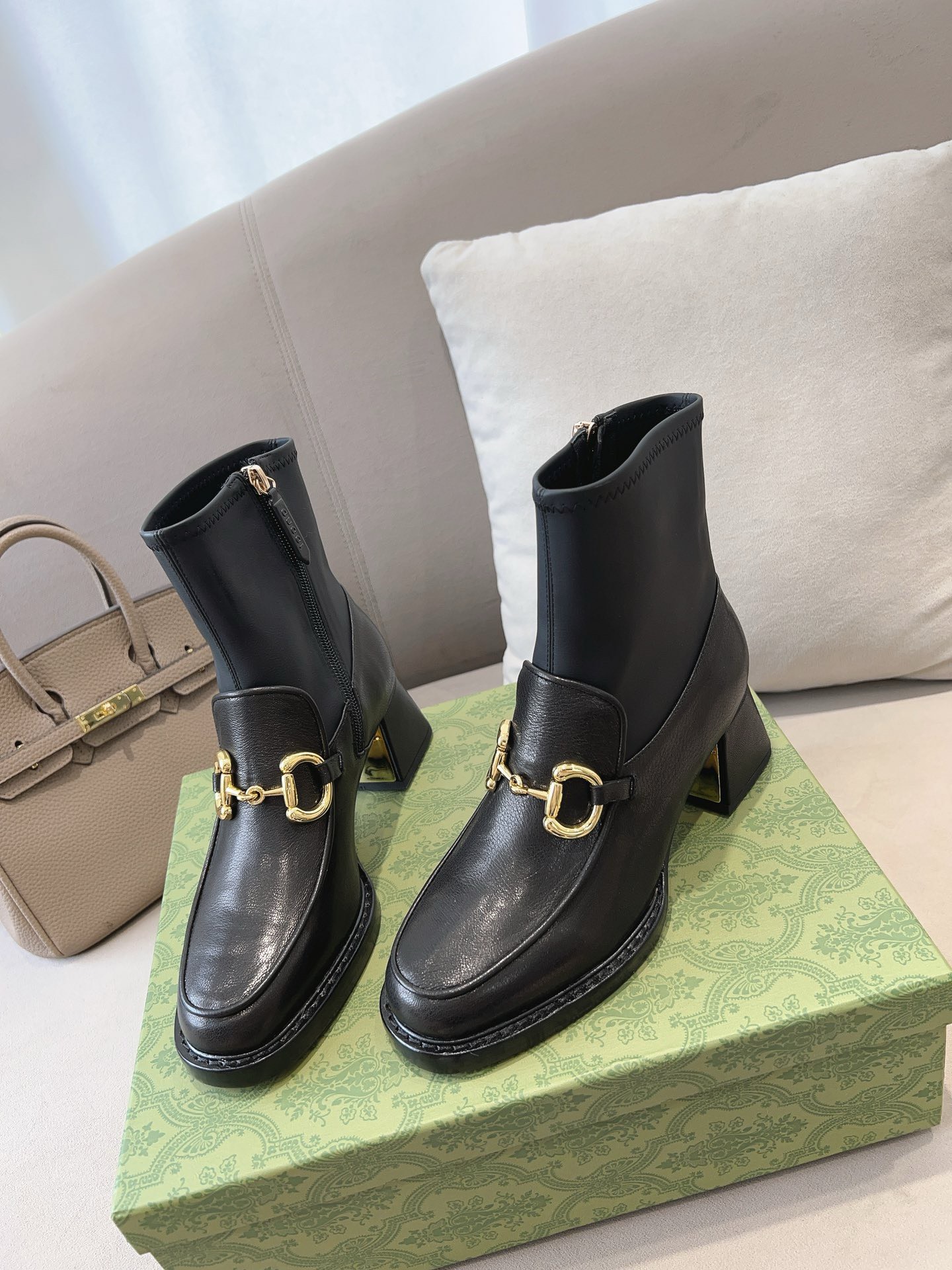 Bagsaaa Gvc*1 Horsebit Plaque Ankle Boots Black