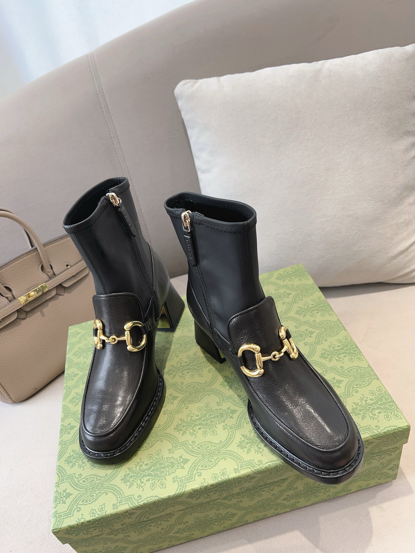 Bagsaaa Gvc*1 Horsebit Plaque Ankle Boots Black