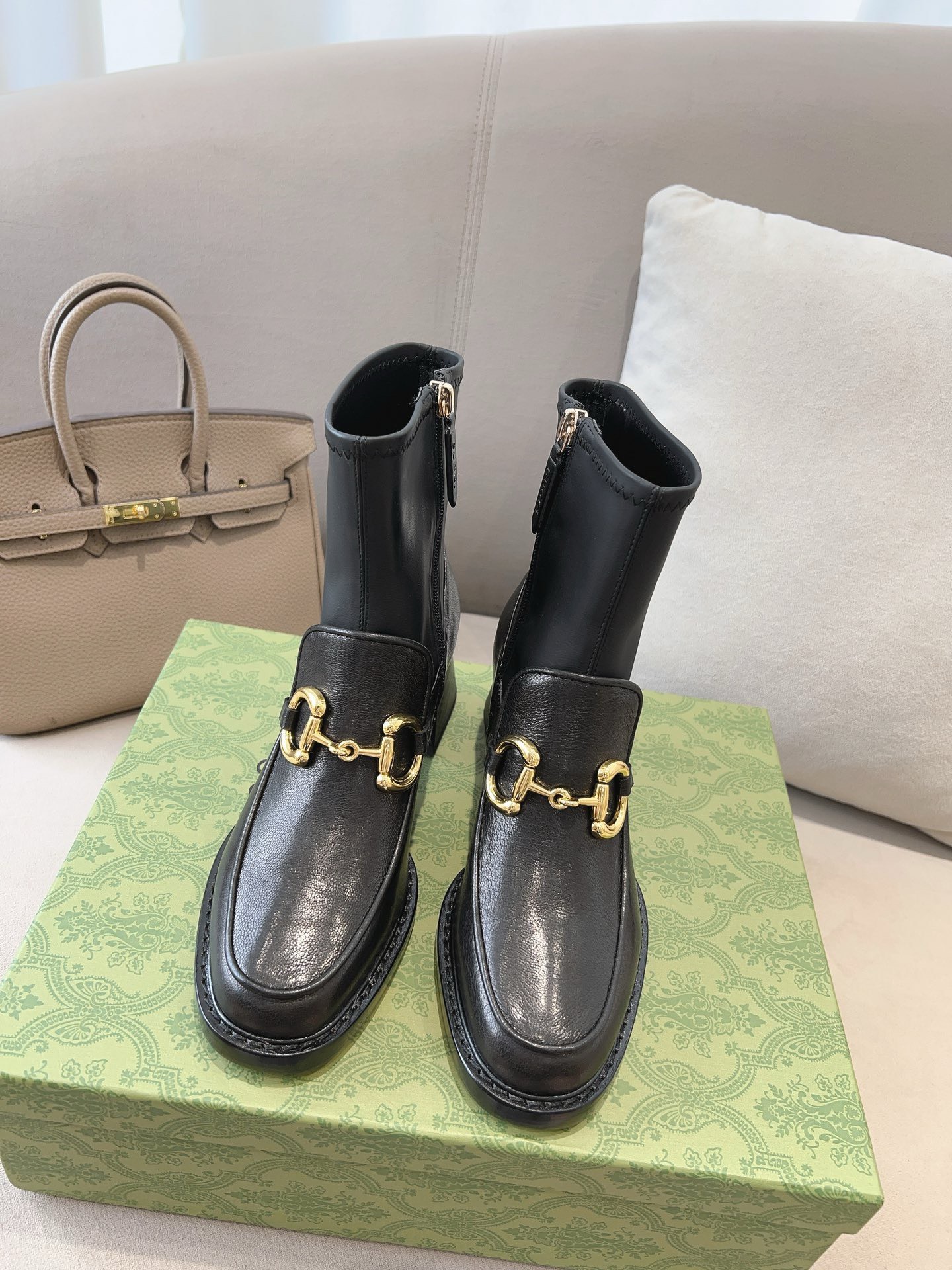 Bagsaaa Gvc*1 Horsebit Plaque Ankle Boots Black