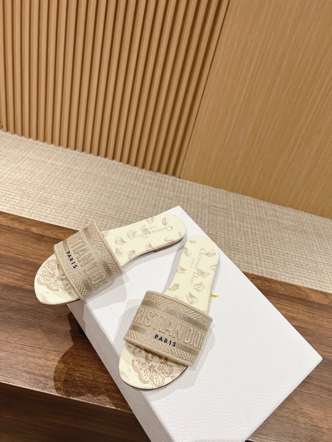 D10r Dway Slide White and Gold-Tone Gradient Butterflies Embroidered Cotton with Metallic Thread