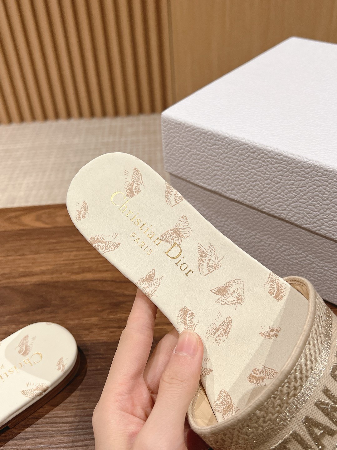 D10r Dway Slide White and Gold-Tone Gradient Butterflies Embroidered Cotton with Metallic Thread