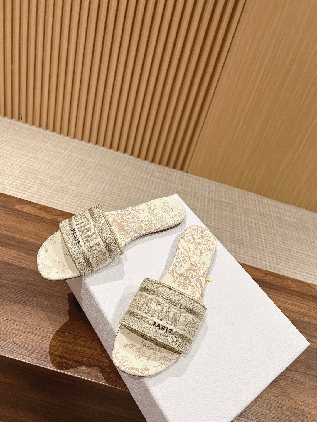 Bagsaaa D10r Dway Slides Gold 02