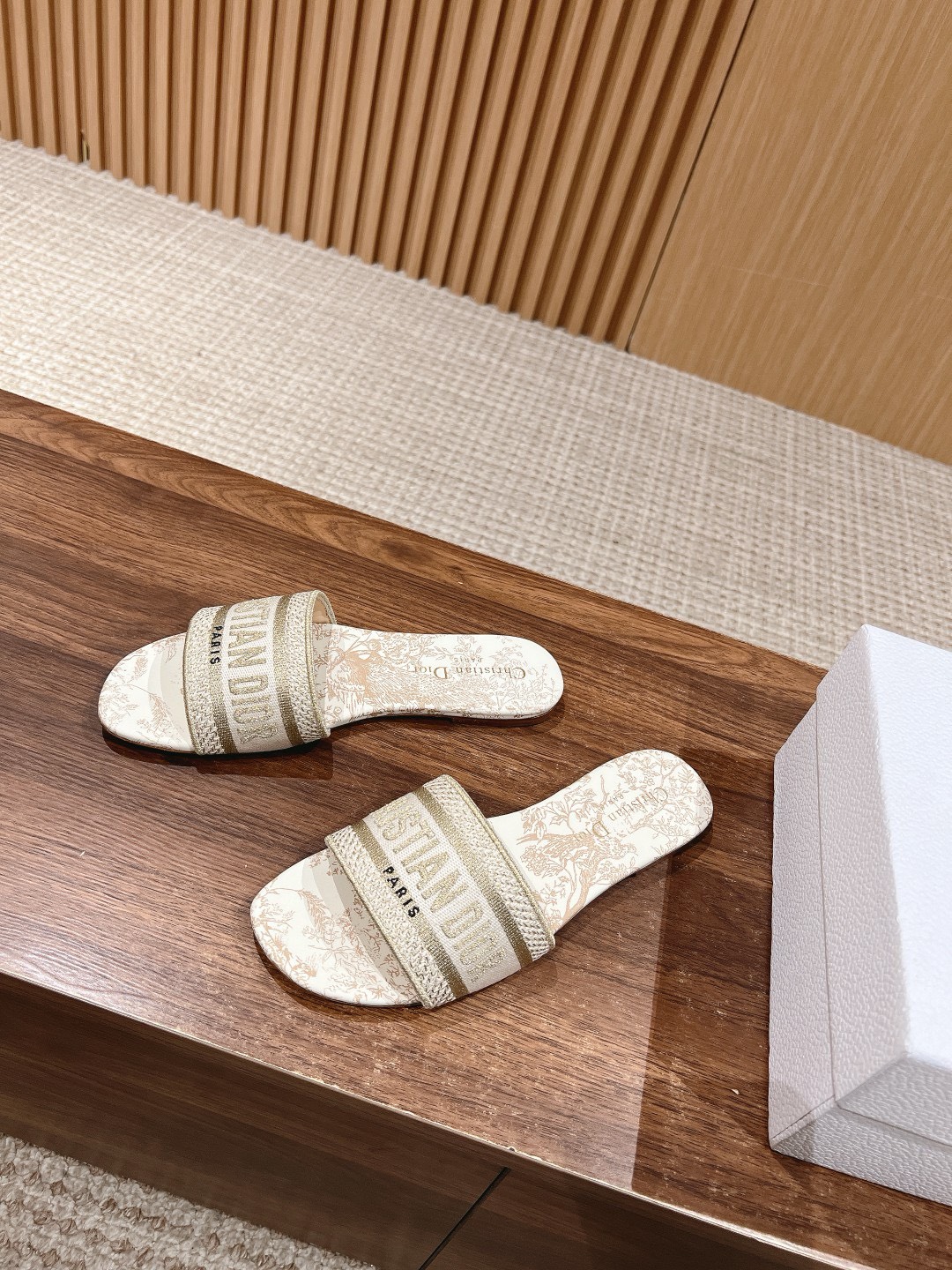 Bagsaaa D10r Dway Slides Gold 02