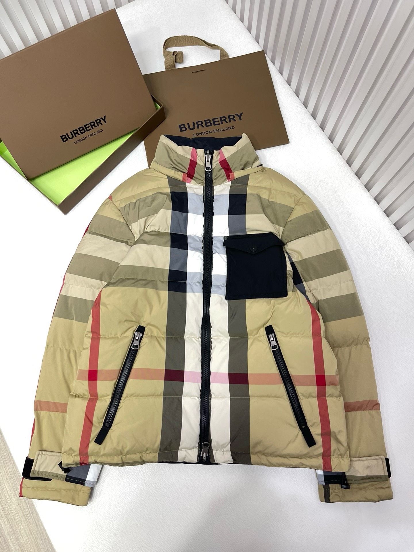 Bagsaaa Bv*b*rry Down Jacket With Classic Pattern