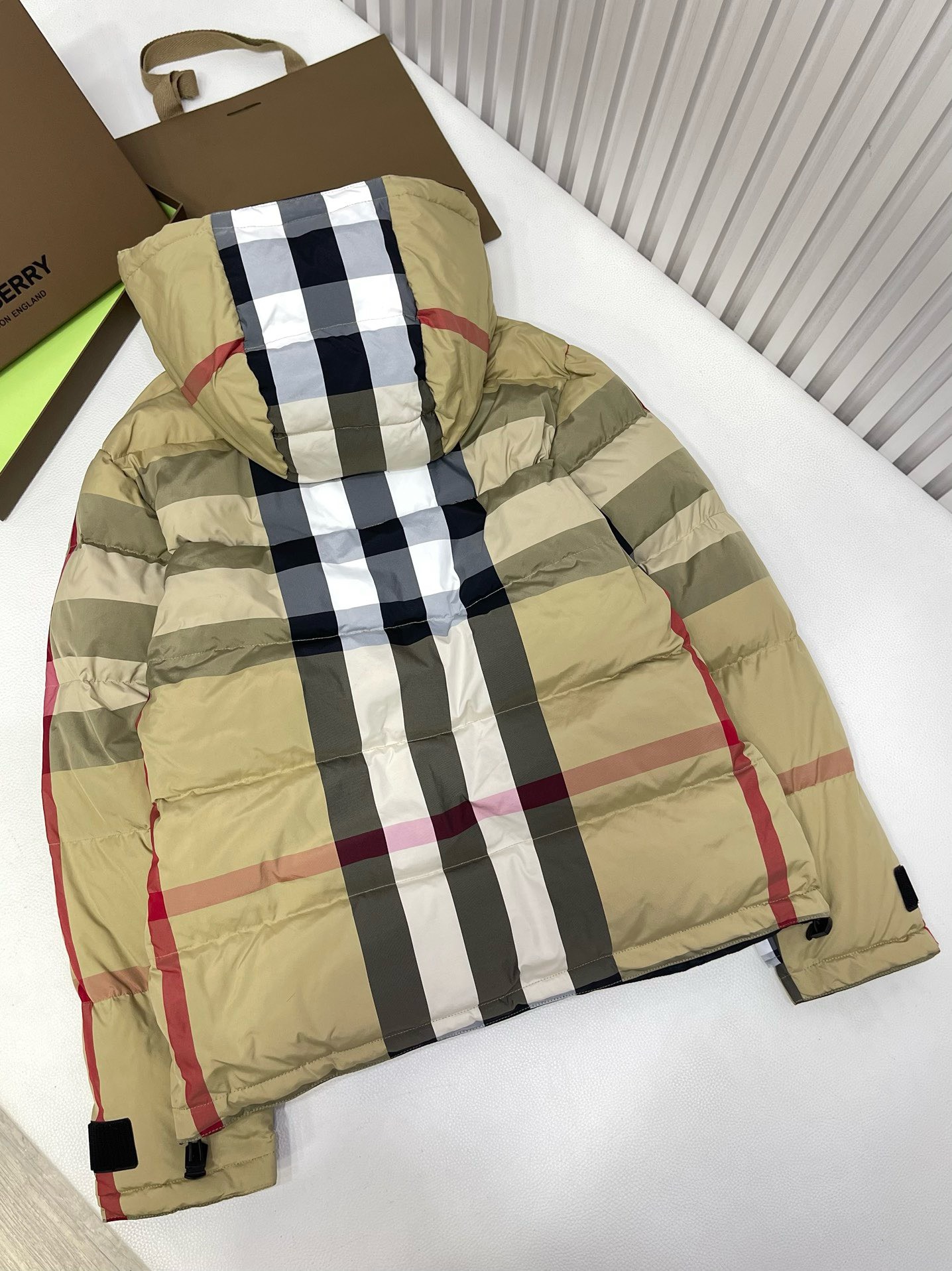 Bagsaaa Bv*b*rry Down Jacket With Classic Pattern