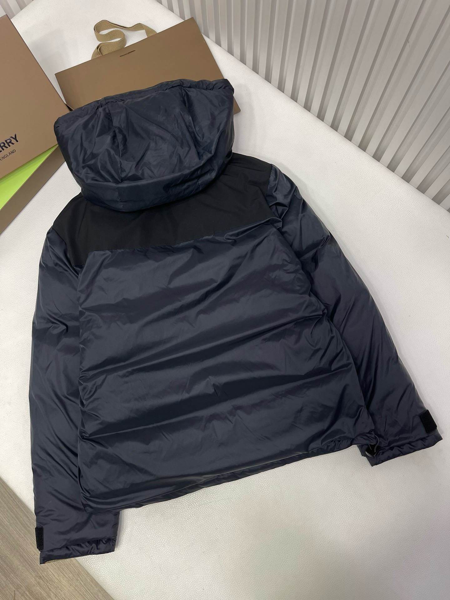 Bagsaaa Bv*b*rry Down Jacket With Classic Pattern