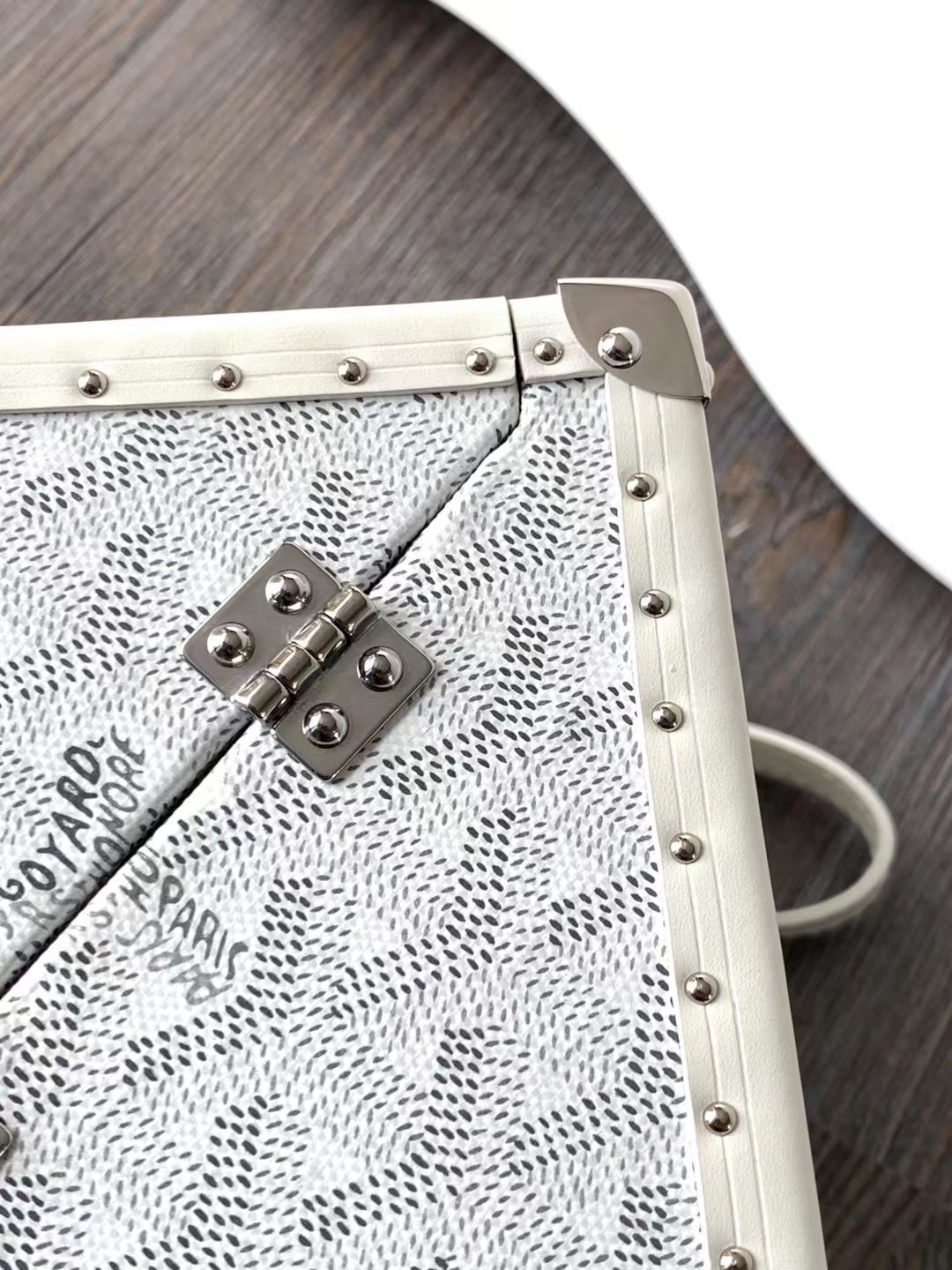 Bagsaa G09ard Dé Trunk Bag Metallic White - 12.5*12.5*12.5CM