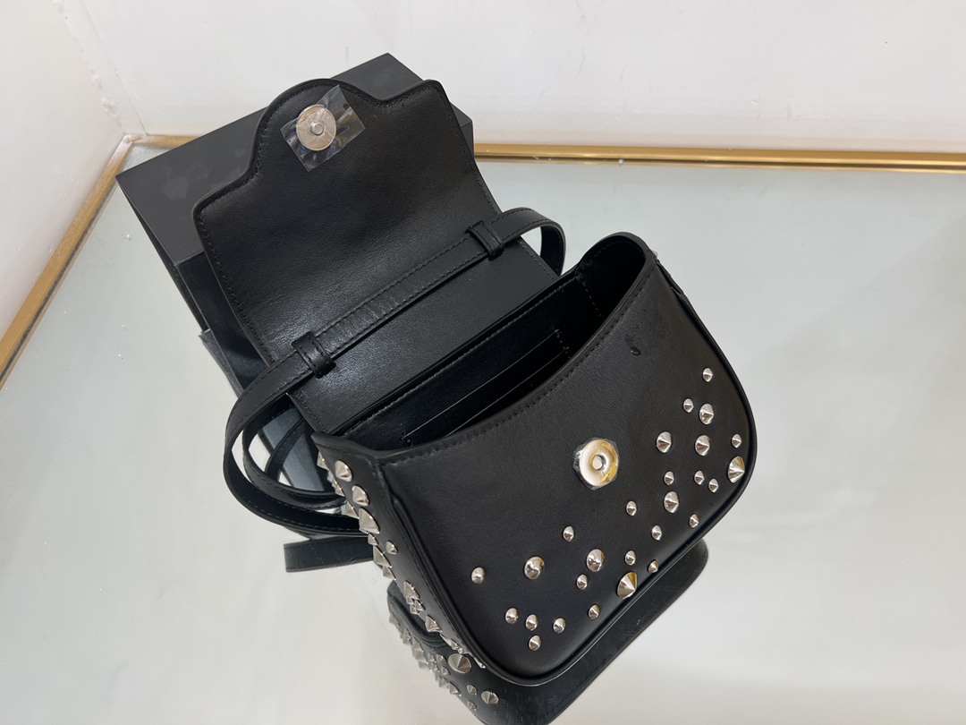 Bagsaaa Versace La Medusa studded top-handle bag 16*6*12CM