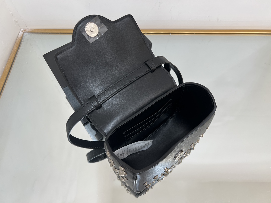 Bagsaaa Versace La Medusa studded top-handle bag 16*6*12CM