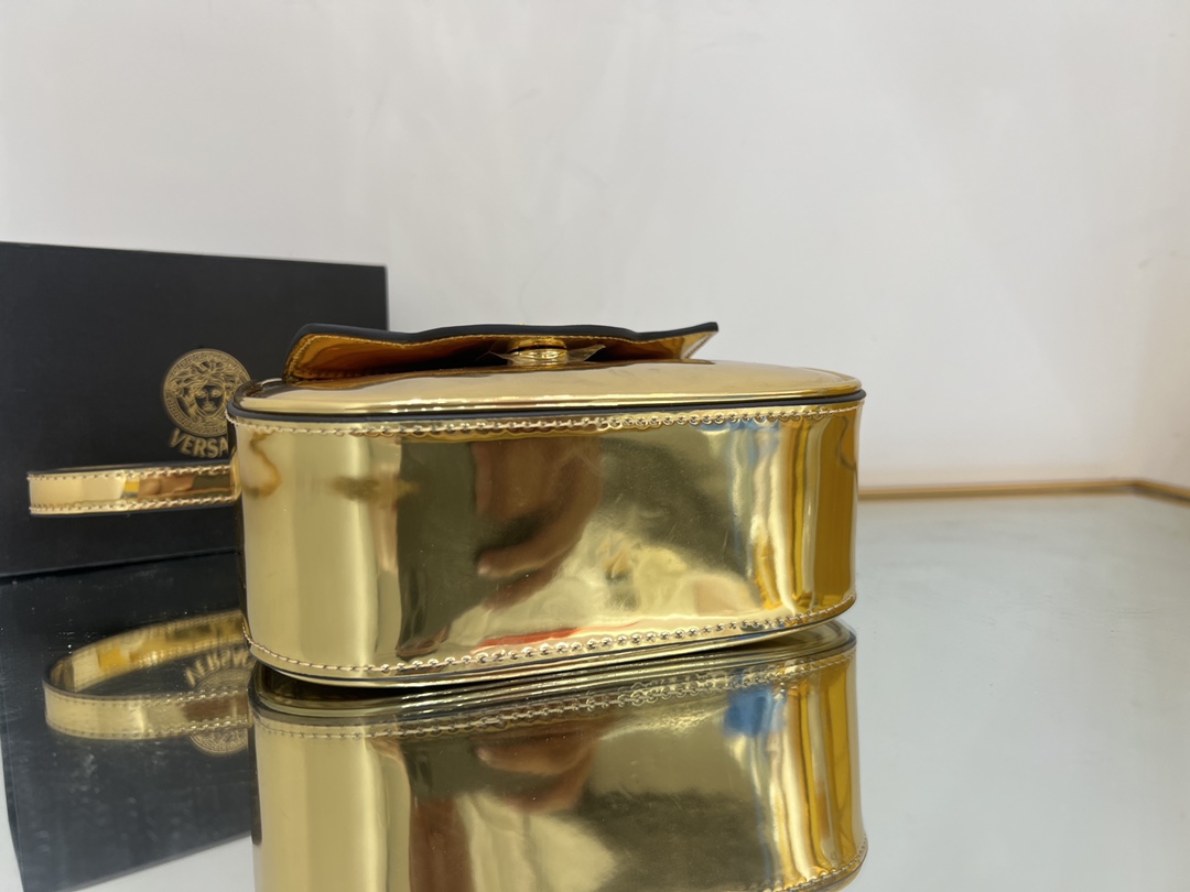 Bagsaaa Versace La Medusa studded top-handle bag in gold 16*6*12CM