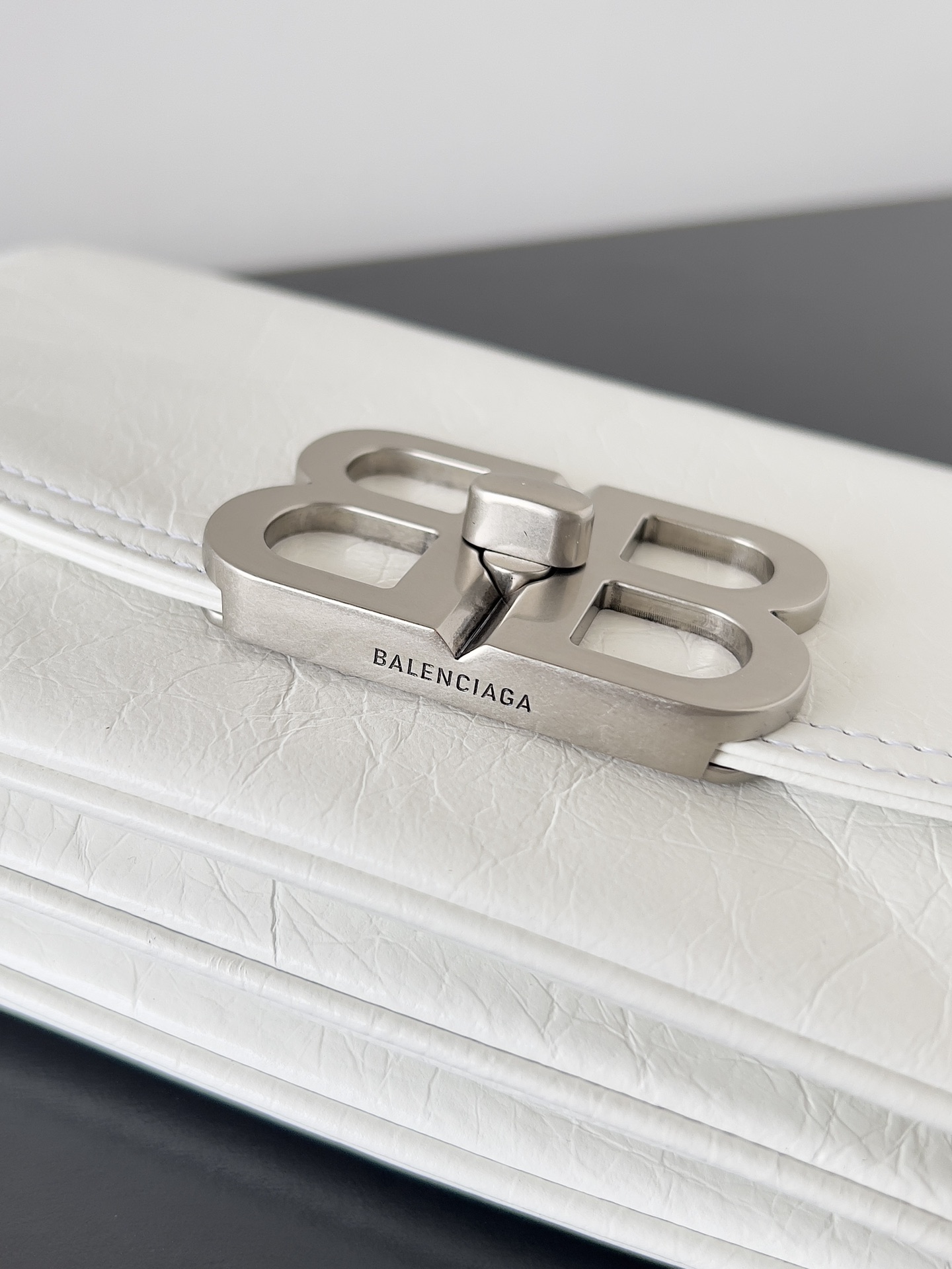 Bagsaaa Ba1en*iaga peach lambskin white bag - 25.3*24.8*3cm