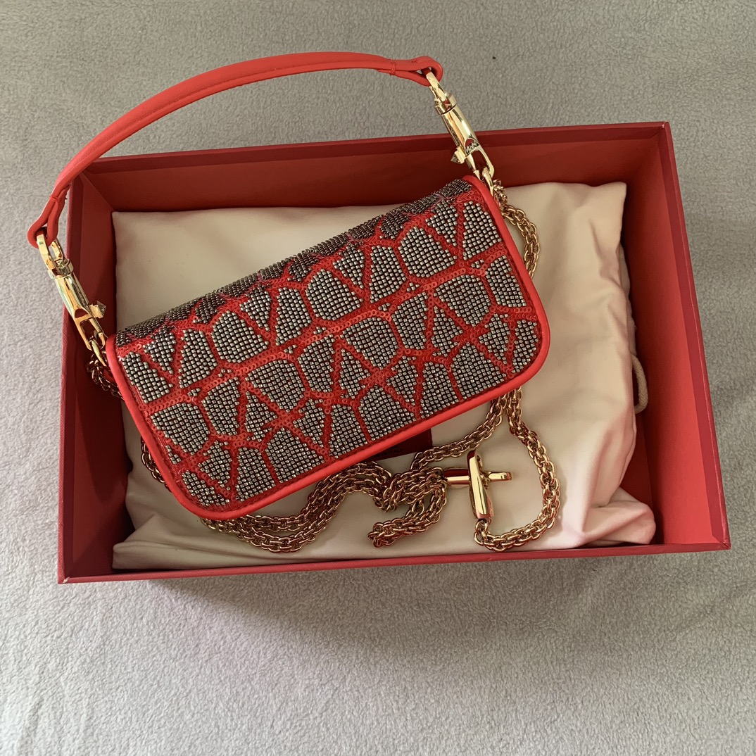 Bagsaaa Va1e*ntin0 Loco VLogo embellished tote bag in red - 19*10.5*5cm