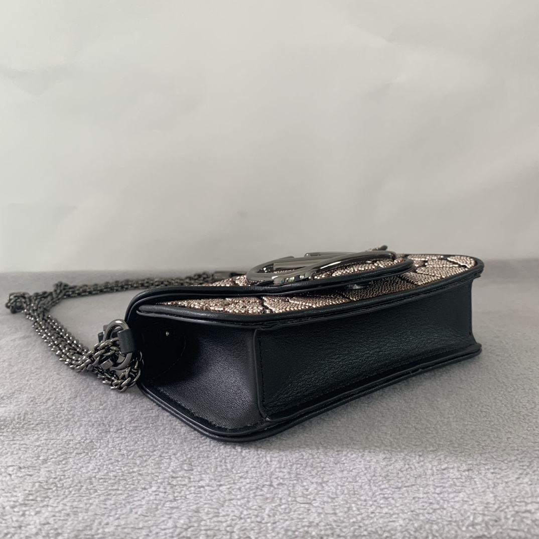 Bagsaaa Va1e*ntin0 Loco VLogo embellished tote bag in black - 19*10.5*5cm