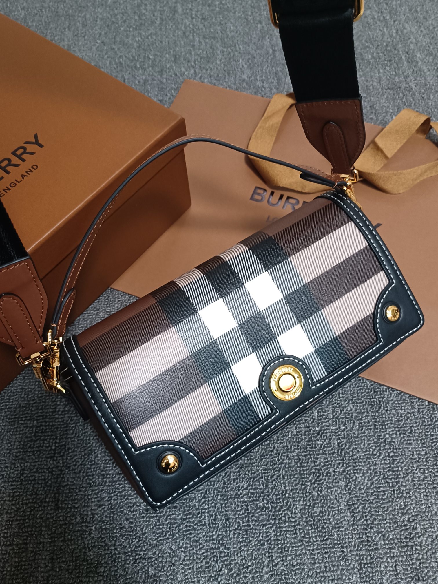 Bagsaaa Bv*b*rry Shoulder Bag - 24*8*14cm
