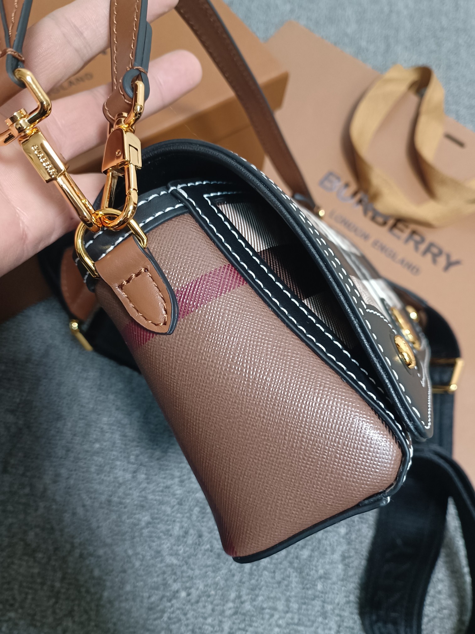 Bagsaaa Bv*b*rry Shoulder Bag - 24*8*14cm