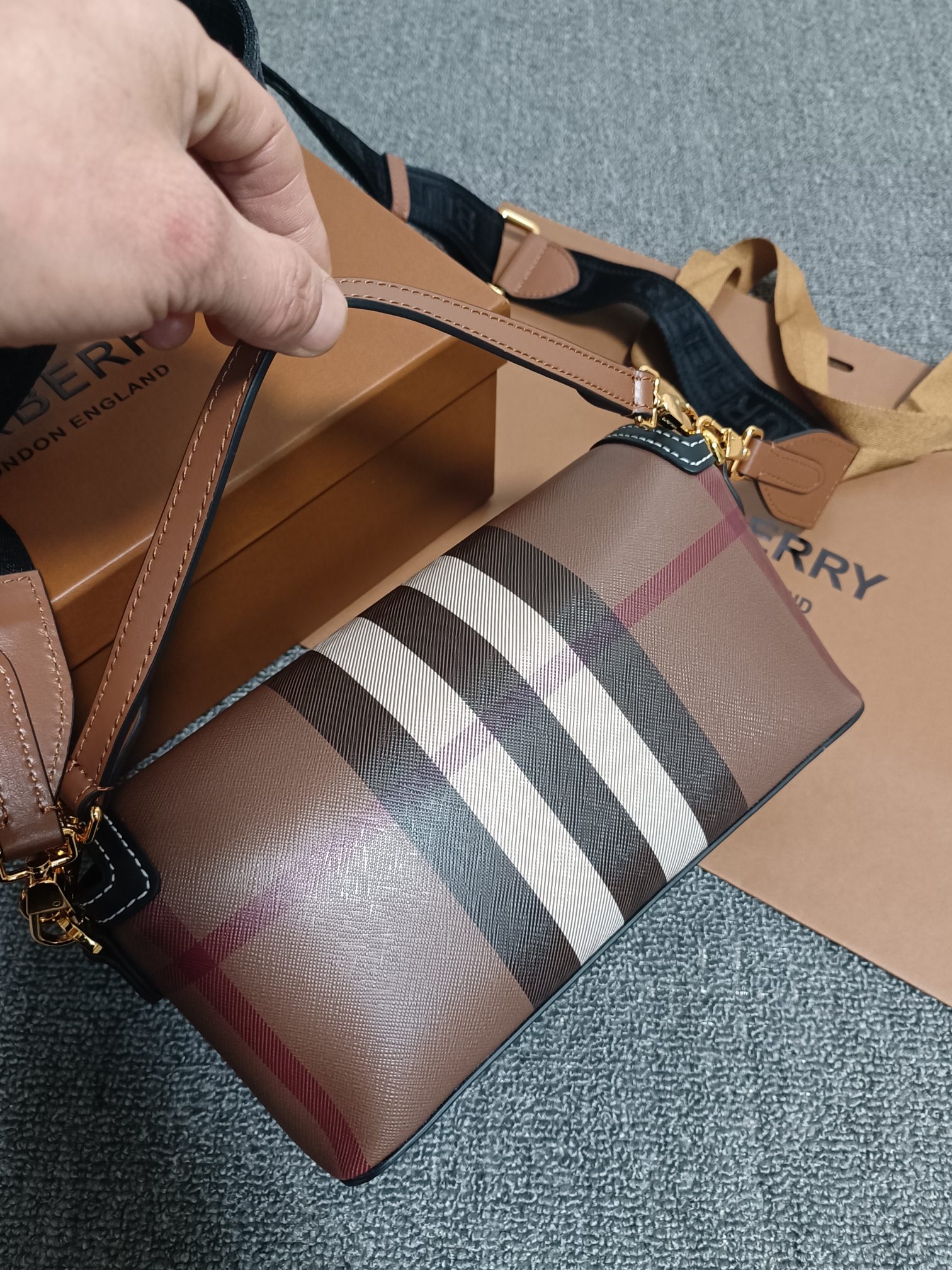 Bagsaaa Bv*b*rry Shoulder Bag - 24*8*14cm
