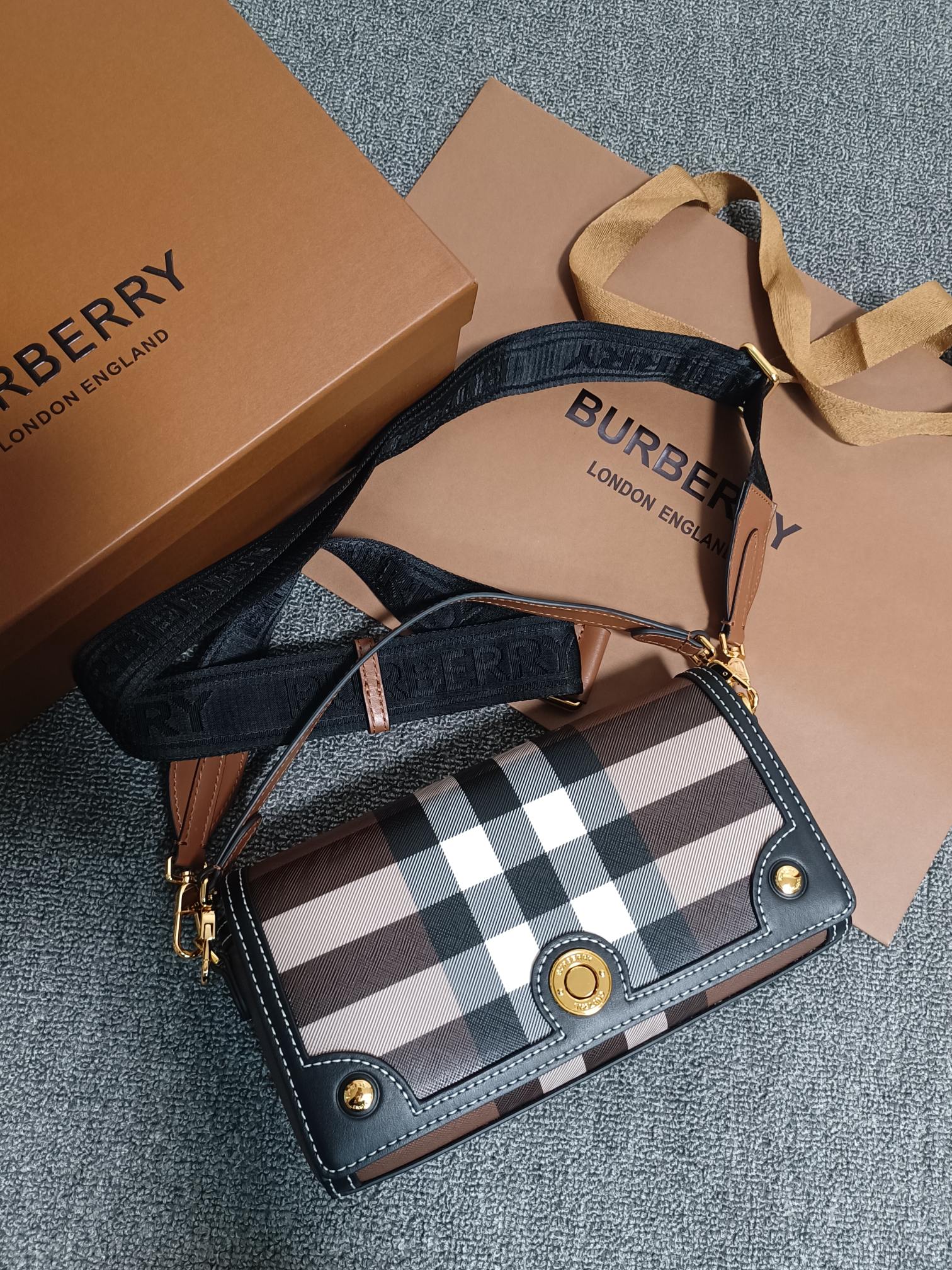 Bagsaaa Bv*b*rry Shoulder Bag - 24*8*14cm