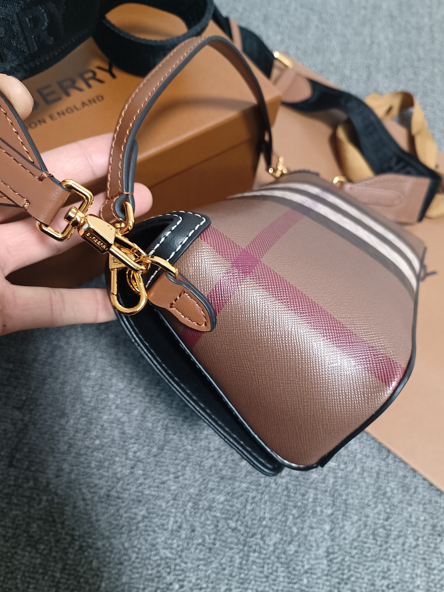 Bagsaaa Bv*b*rry Shoulder Bag - 24*8*14cm