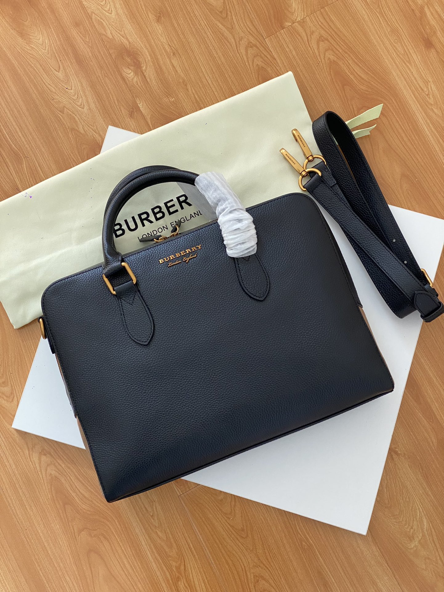 Bagsaaa Bv*b*rry Black Breifcase - 37*9*29cm