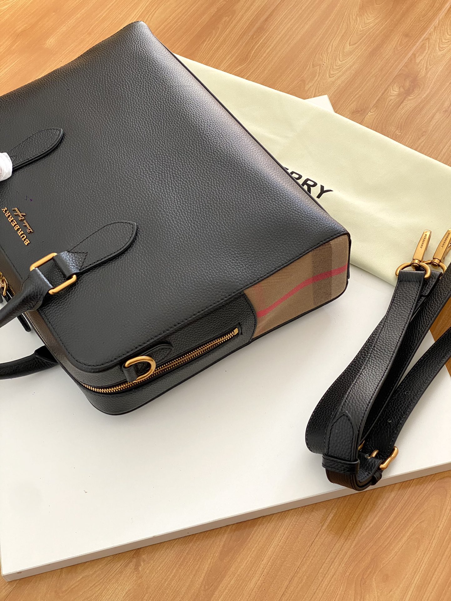 Bagsaaa Bv*b*rry Black Breifcase - 37*9*29cm