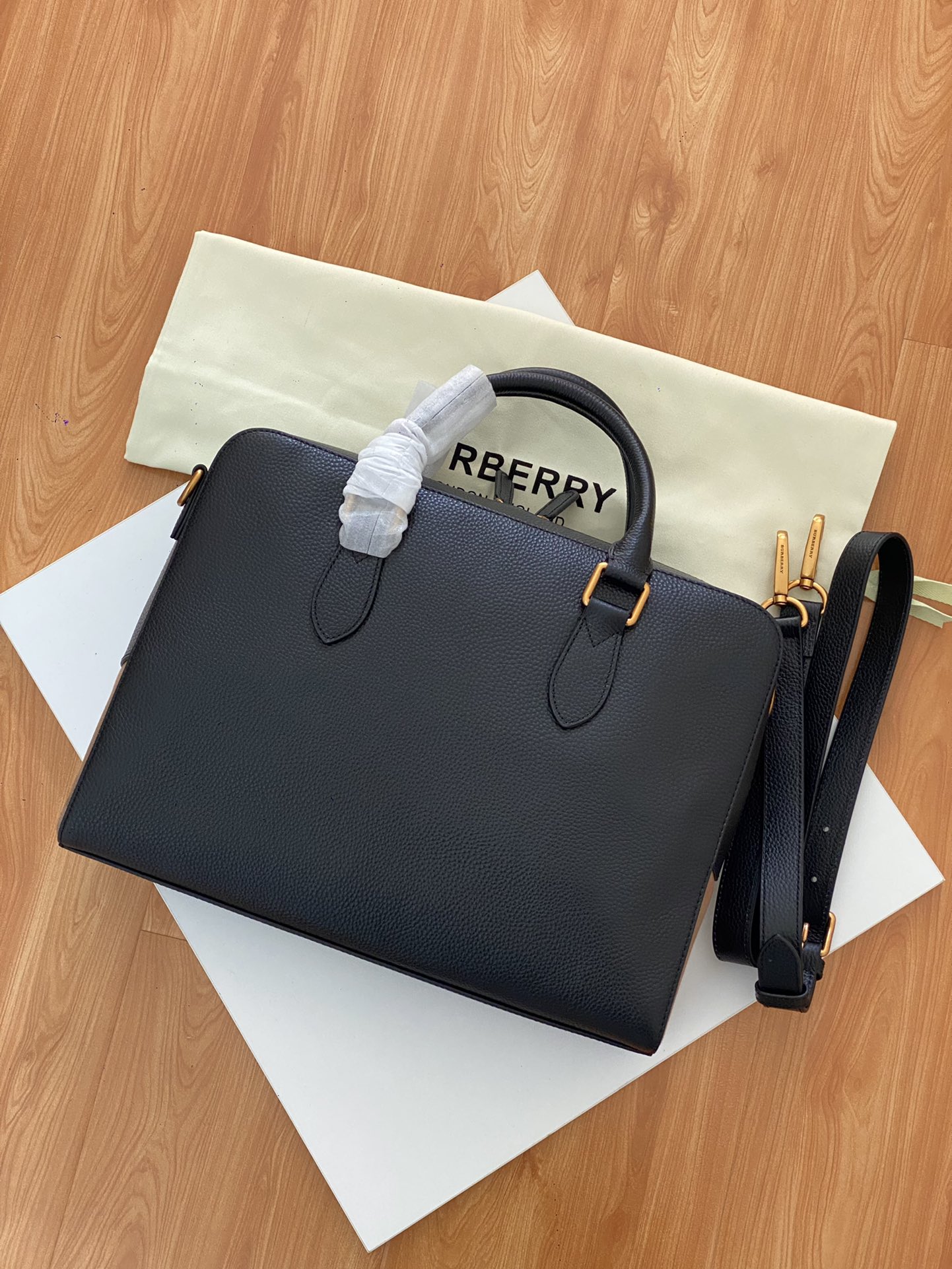 Bagsaaa Bv*b*rry Black Breifcase - 37*9*29cm