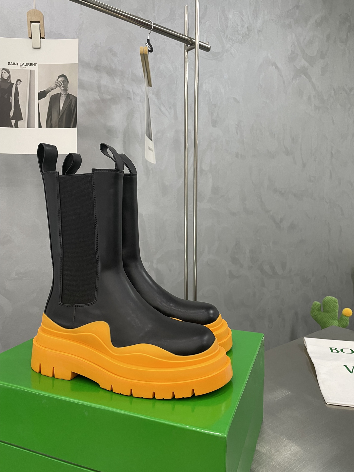 Bagsaaa B0tt*ga Ven*ta Tire Leather Chelsea Boots Beige