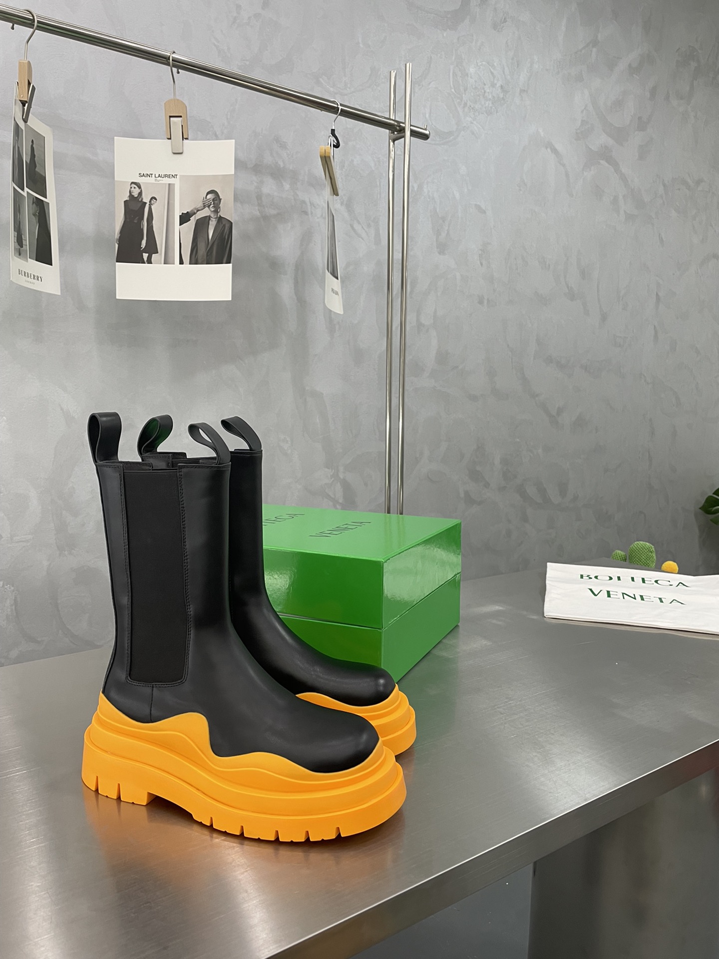 Bagsaaa B0tt*ga Ven*ta Tire Leather Chelsea Boots Beige