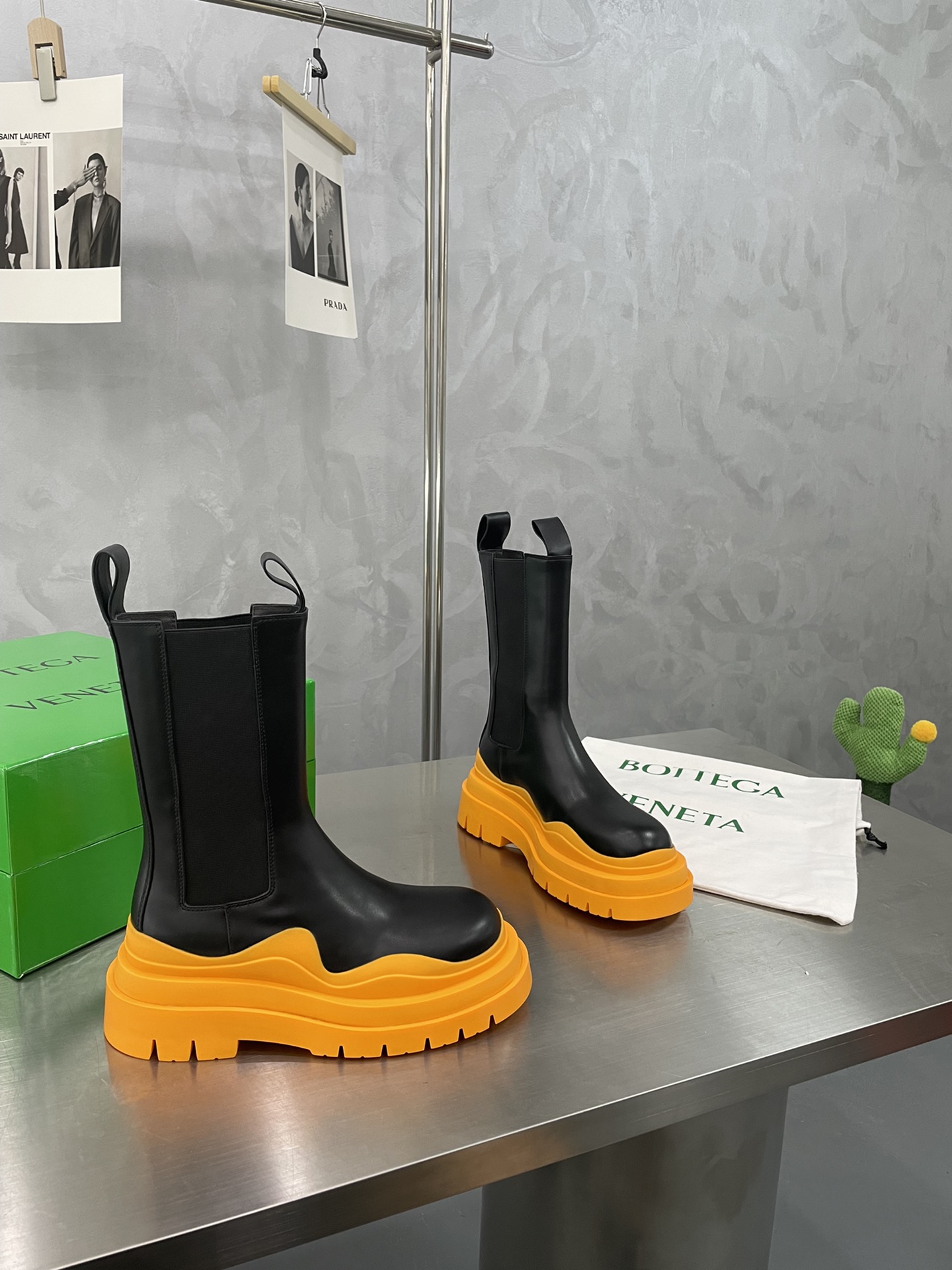 Bagsaaa B0tt*ga Ven*ta Tire Leather Chelsea Boots Beige