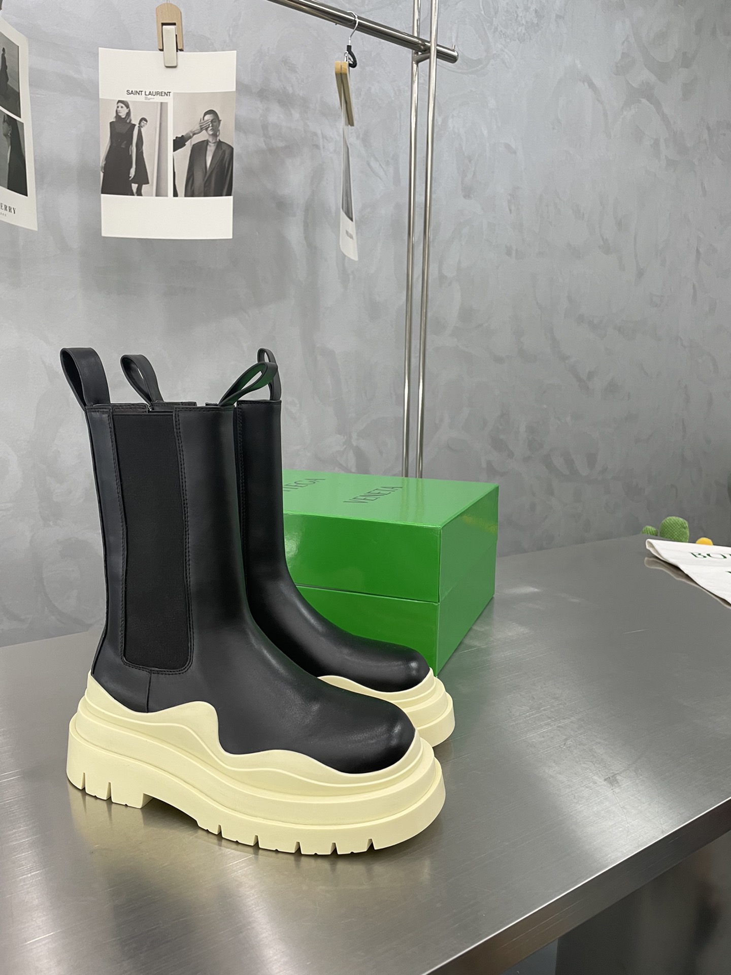 Bagsaaa B0tt*ga Ven*ta Tire Leather Chelsea Boots Beieg
