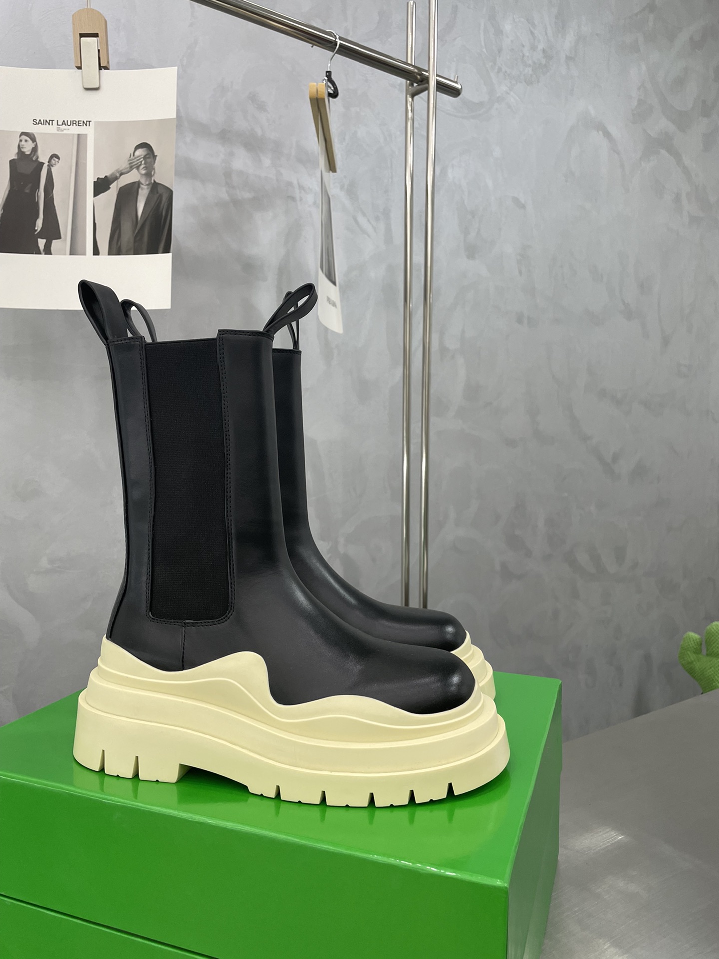 Bagsaaa B0tt*ga Ven*ta Tire Leather Chelsea Boots Beieg