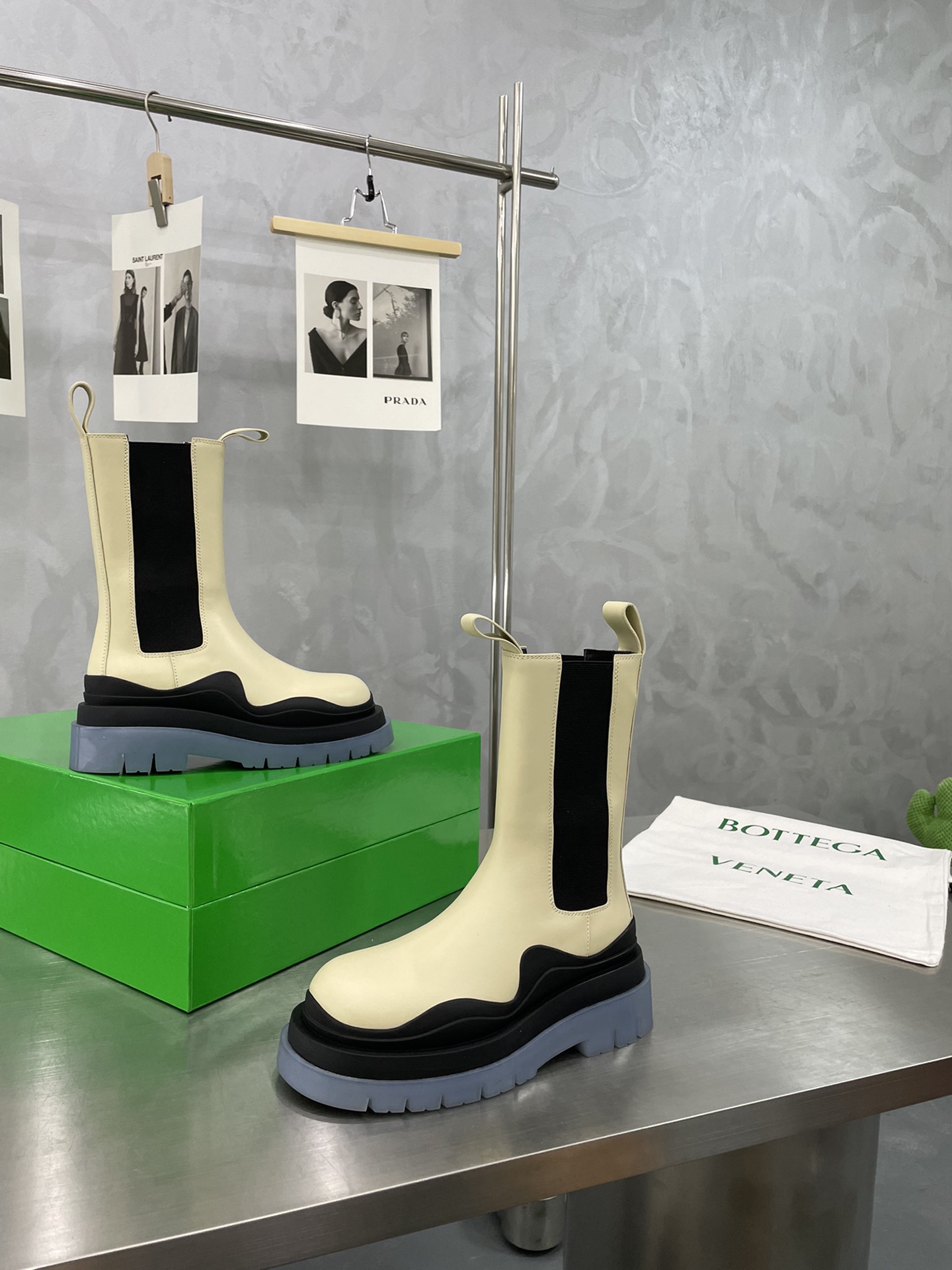 Bagsaaa B0tt*ga Ven*ta Tire Leather Chelsea Boots Beige and Grey