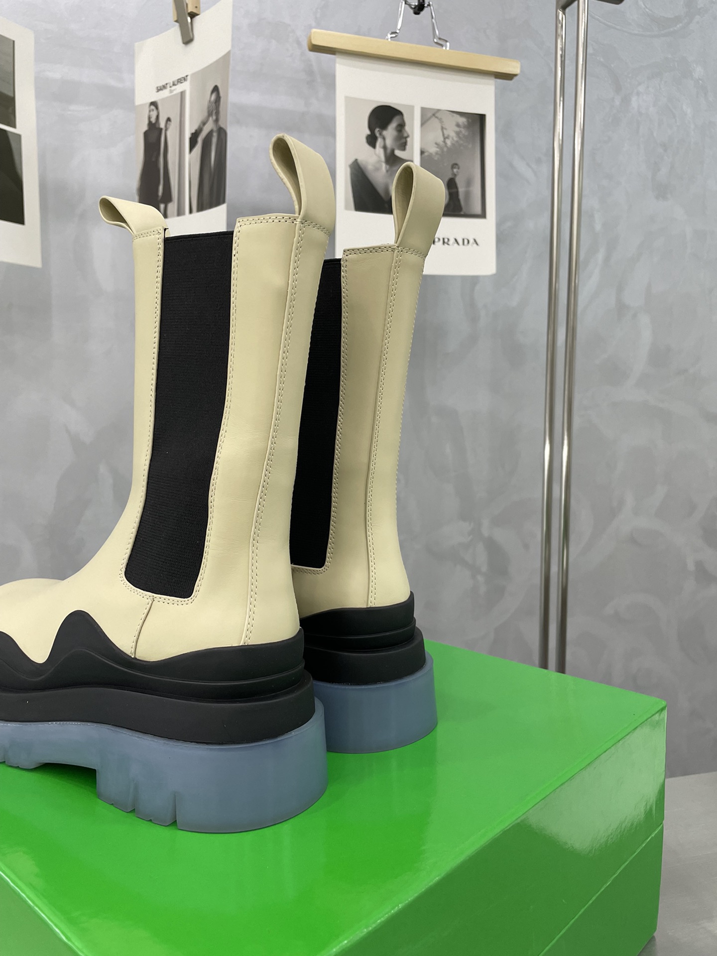 Bagsaaa B0tt*ga Ven*ta Tire Leather Chelsea Boots Beige and Grey